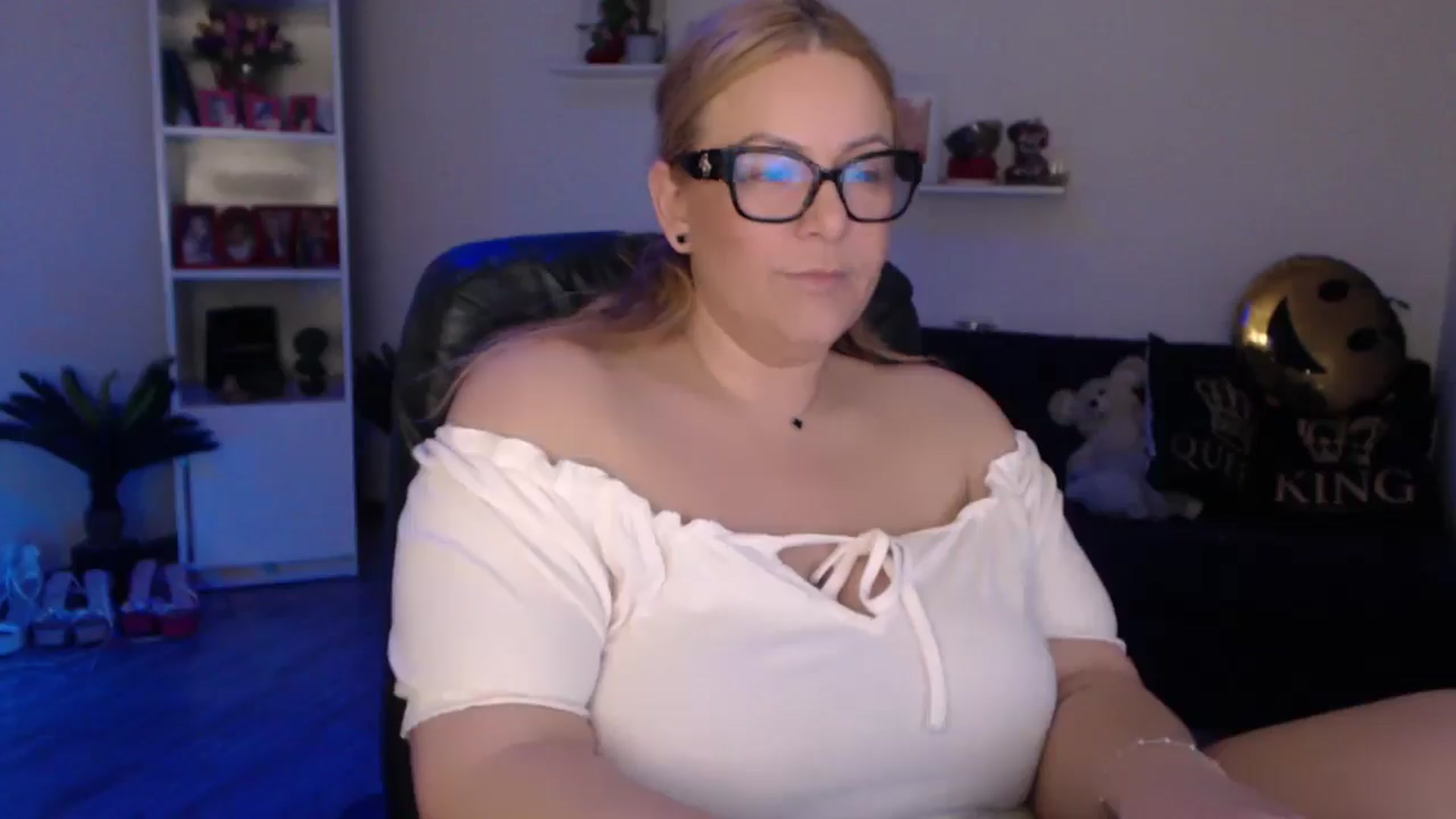 Gallery image thumbnail from A_baby_Boo's myfreecams stream on, 03/03/2025, 20:25 image 4 of 20