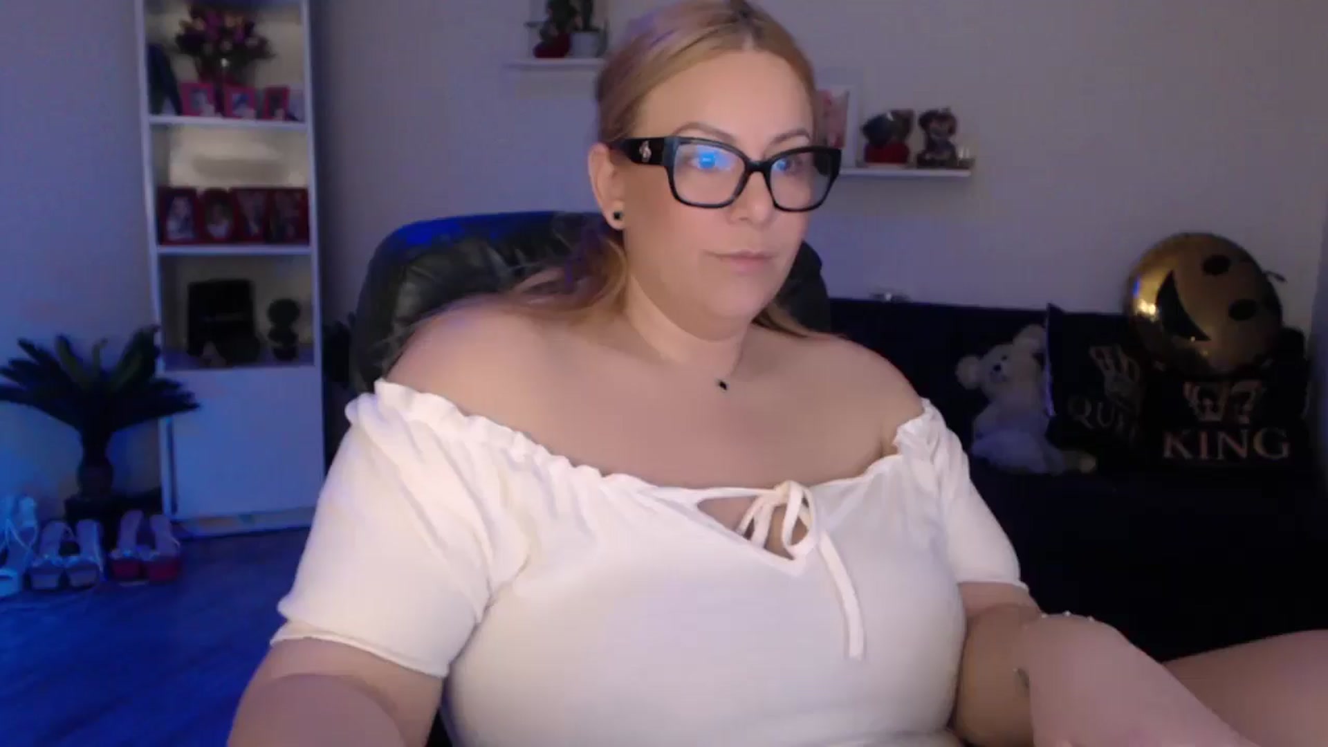 Gallery image thumbnail from A_baby_Boo's myfreecams stream on, 03/03/2025, 20:25 image 5 of 20