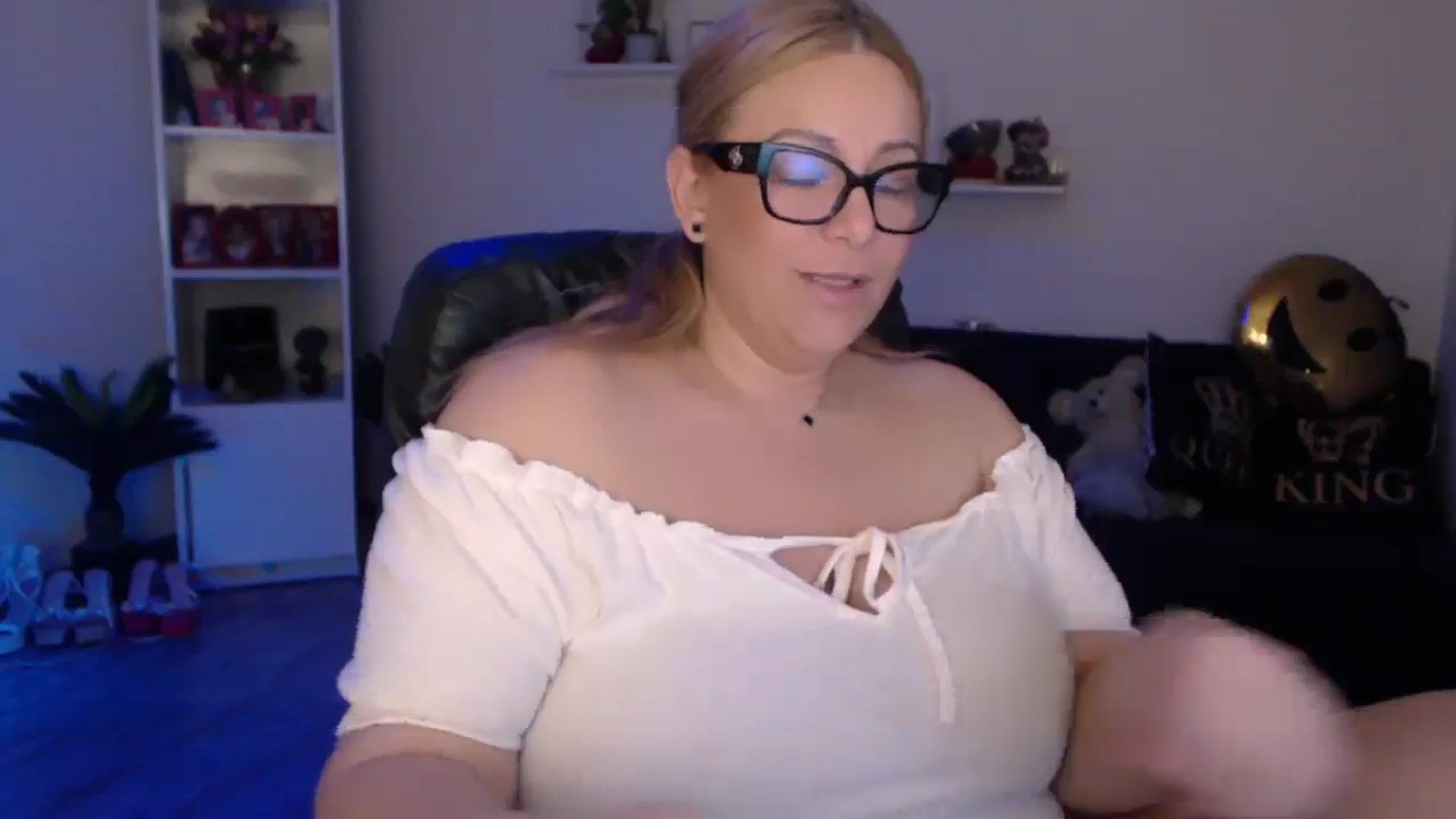 Gallery image thumbnail from A_baby_Boo's myfreecams stream on, 03/03/2025, 20:25 image 6 of 20