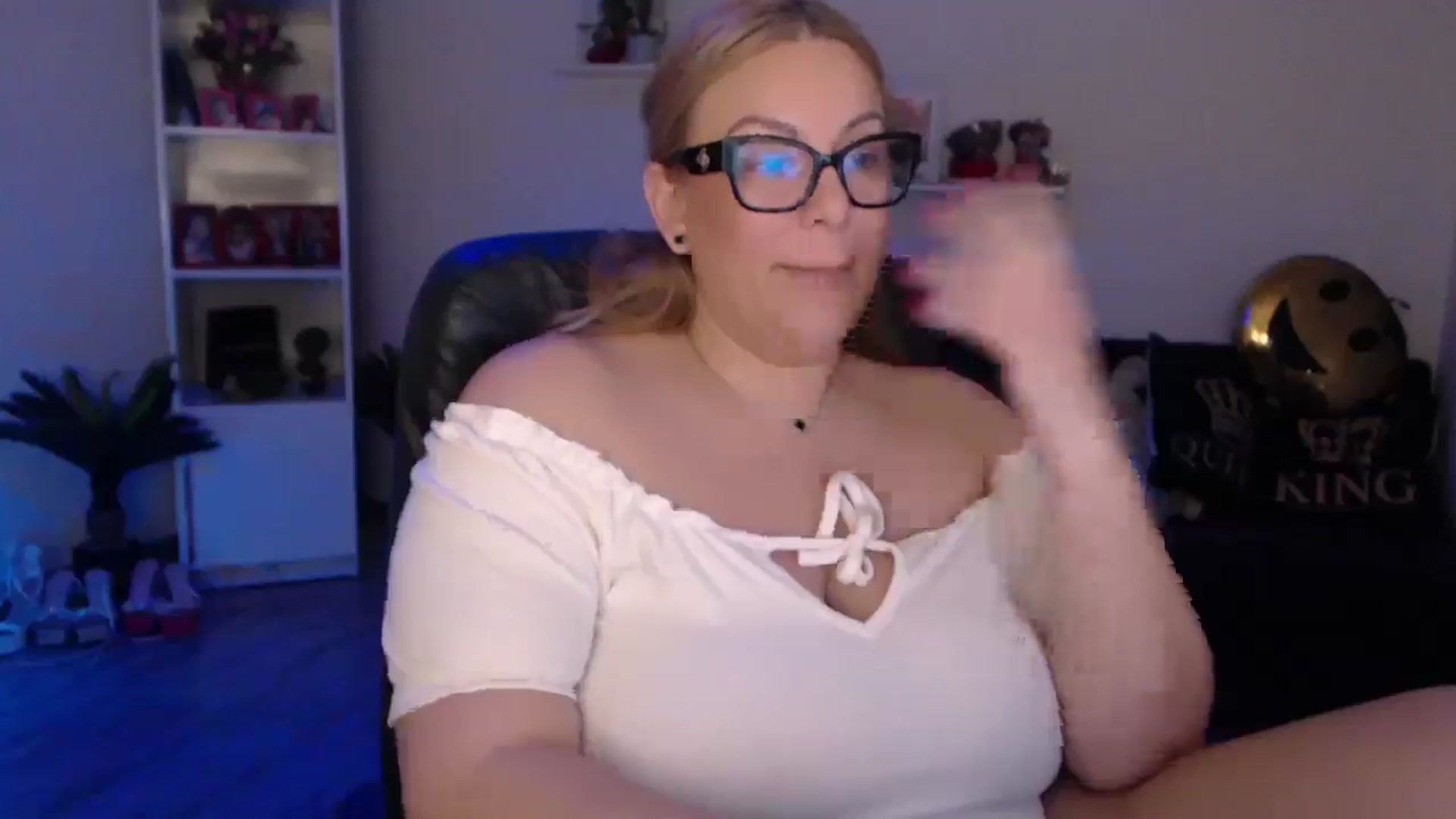 Gallery image thumbnail from A_baby_Boo's myfreecams stream on, 03/03/2025, 20:25 image 10 of 20