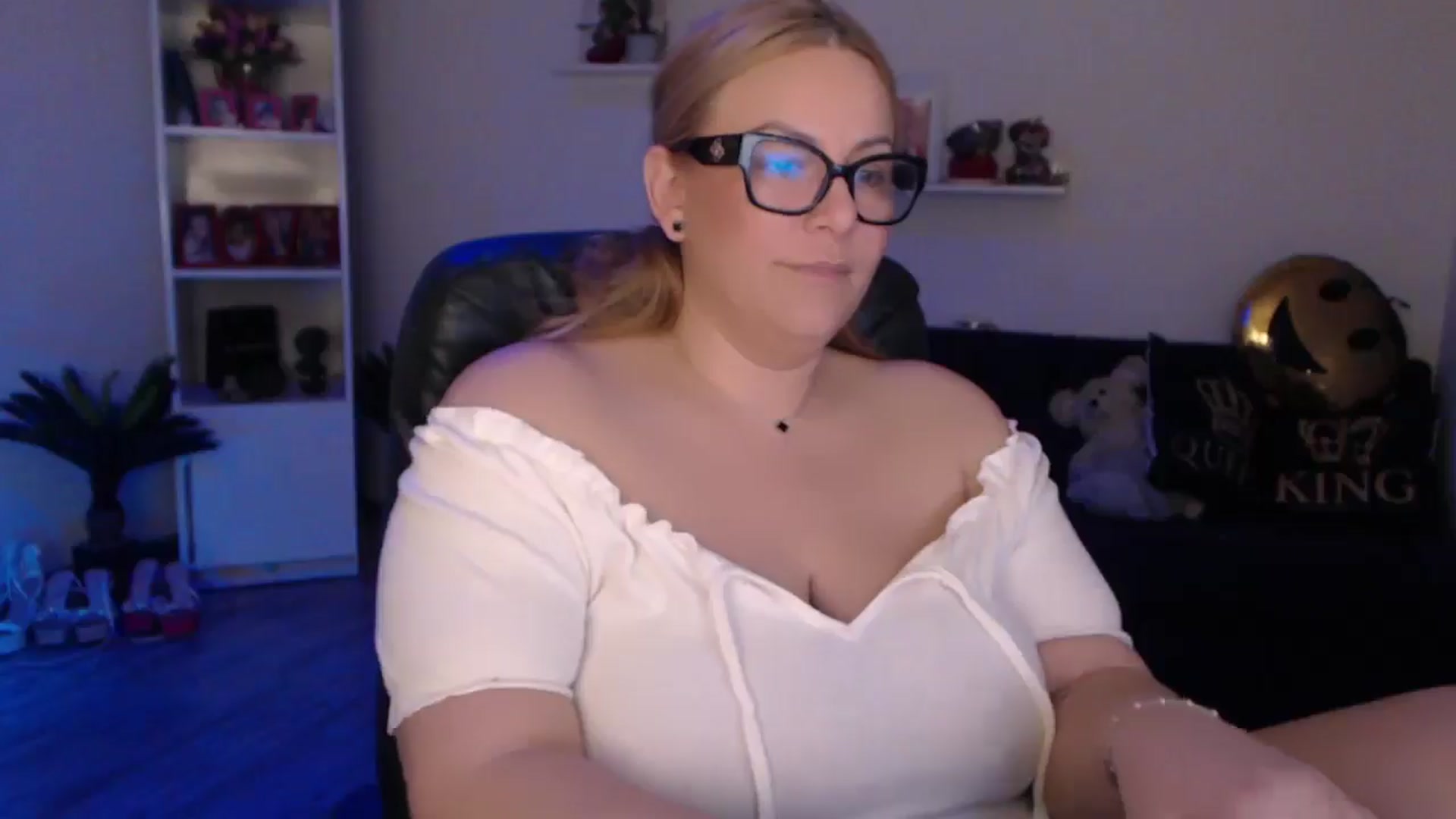 Gallery image thumbnail from A_baby_Boo's myfreecams stream on, 03/03/2025, 20:25 image 11 of 20