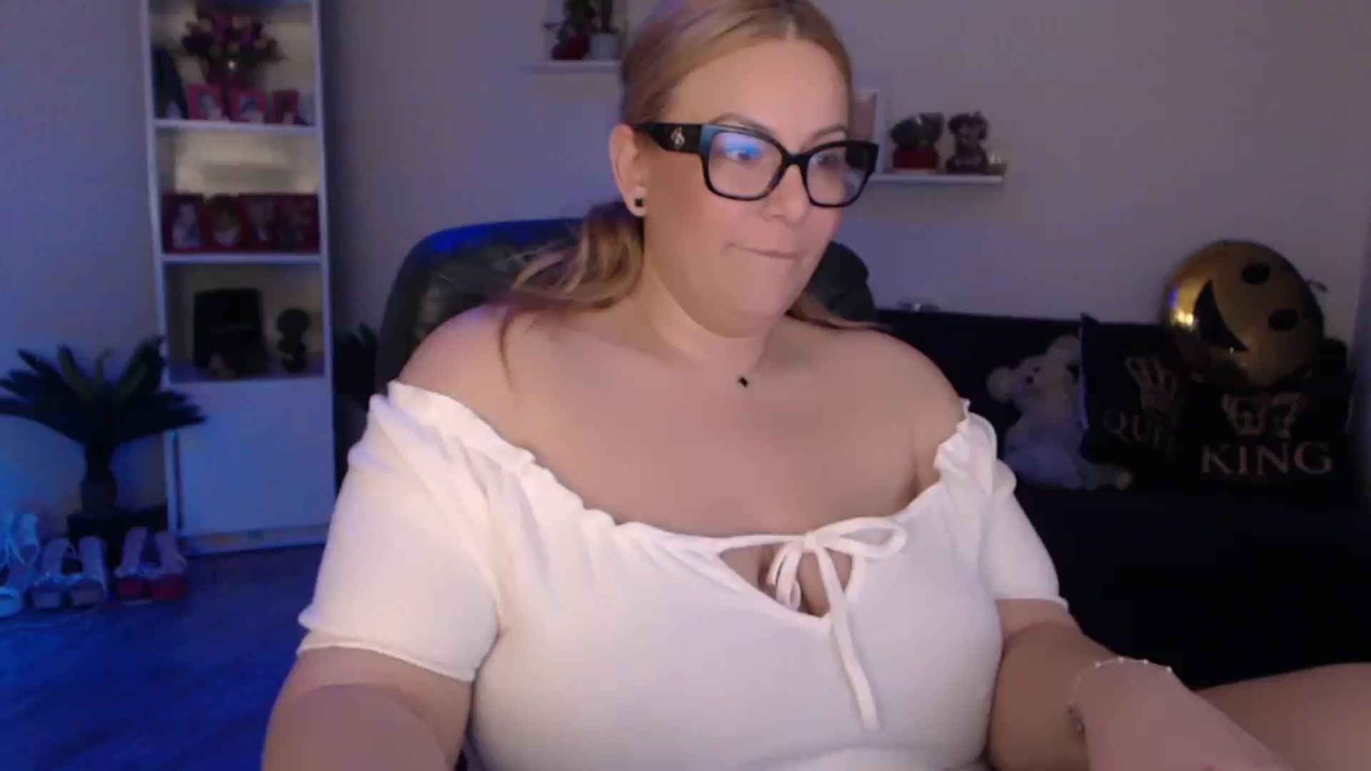 Gallery image thumbnail from A_baby_Boo's myfreecams stream on, 03/03/2025, 20:25 image 1 of 20