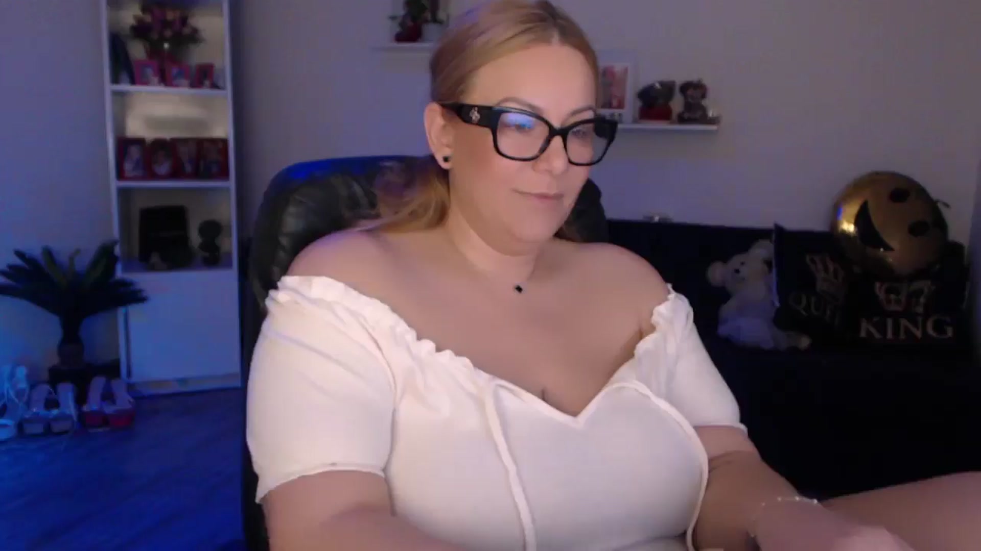 Gallery image thumbnail from A_baby_Boo's myfreecams stream on, 03/03/2025, 20:25 image 15 of 20