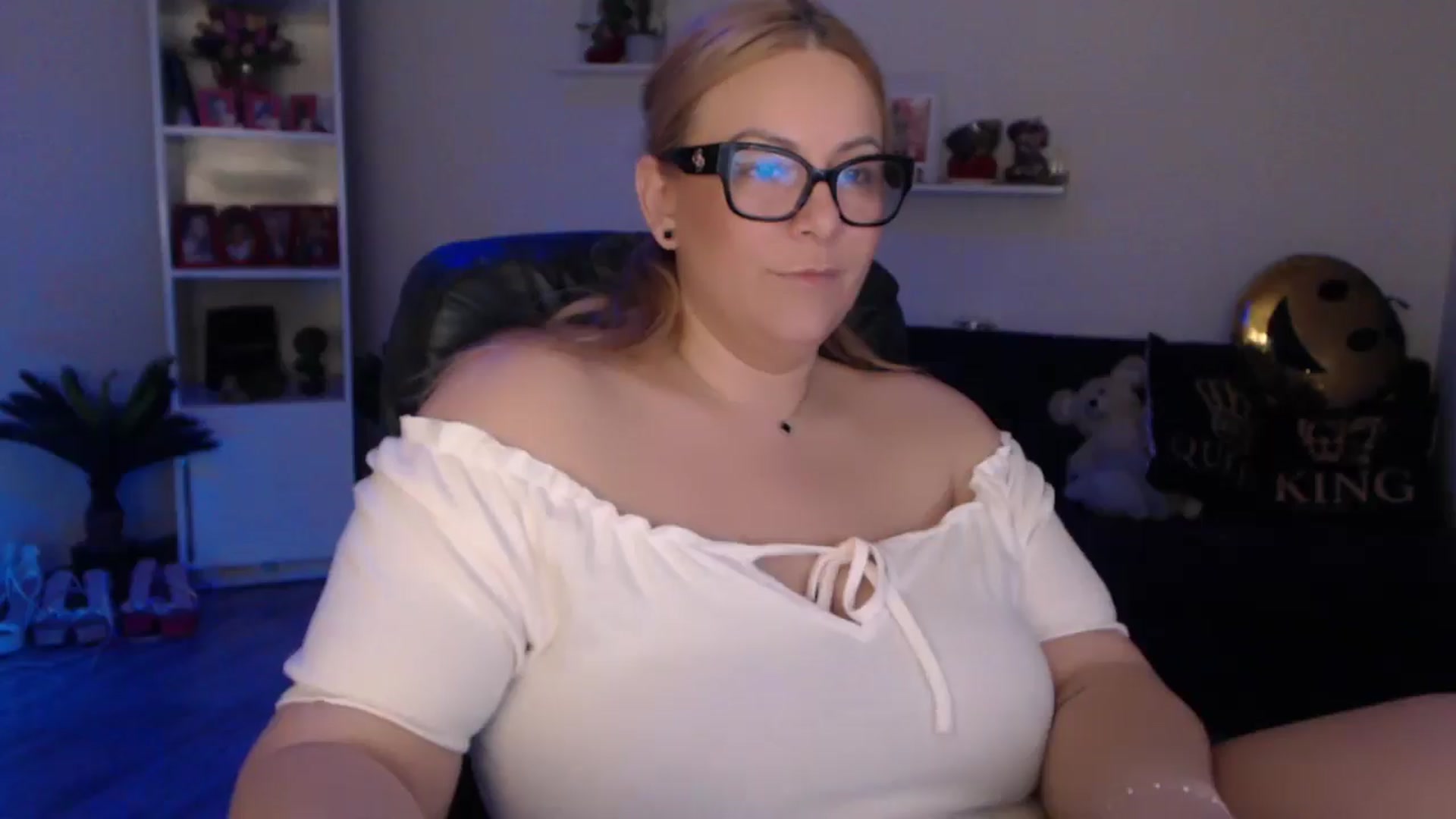Gallery image thumbnail from A_baby_Boo's myfreecams stream on, 03/03/2025, 20:25 image 8 of 20
