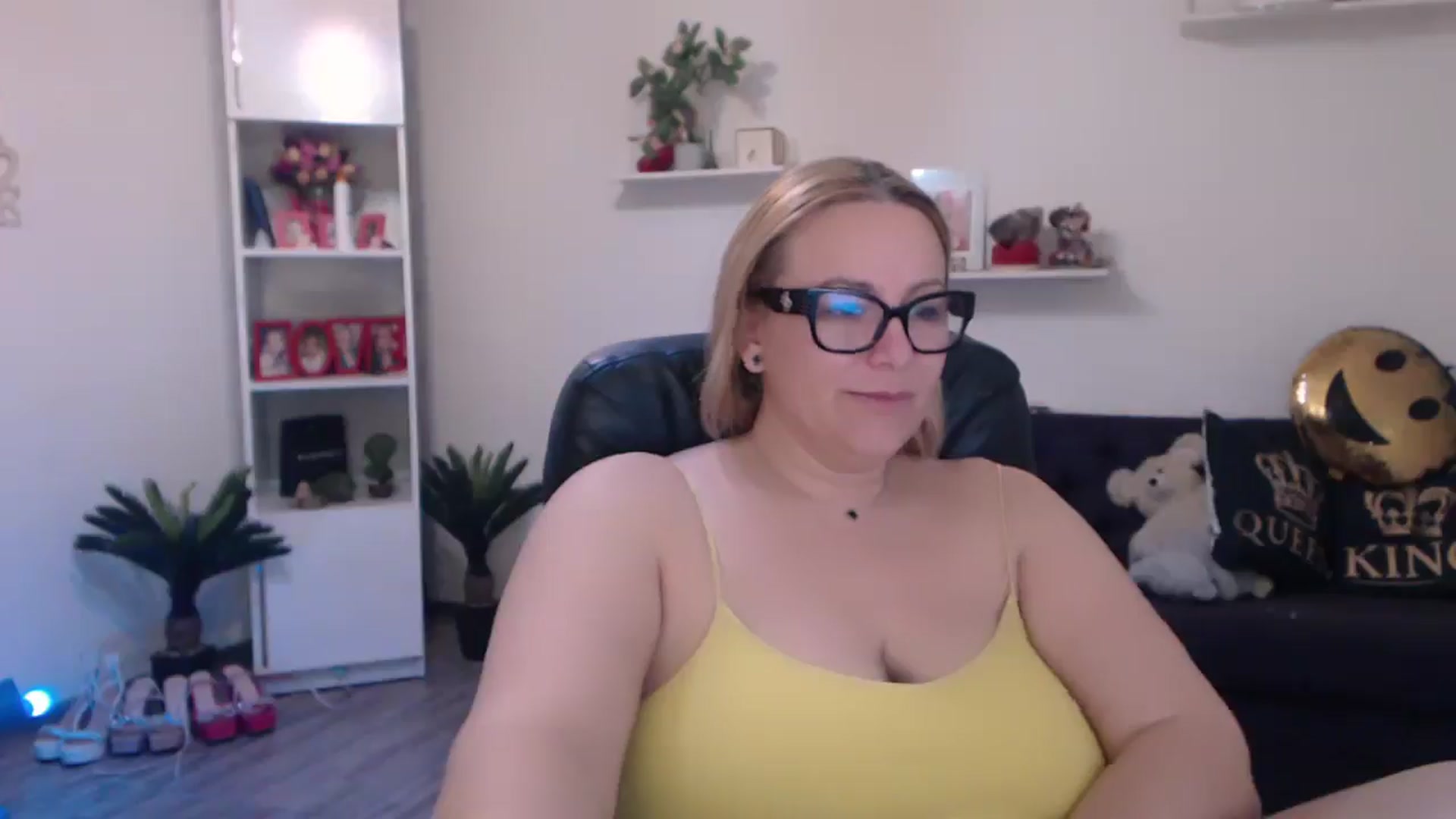 Gallery image thumbnail from A_baby_Boo's myfreecams stream on, 03/06/2025, 14:53 image 18 of 20