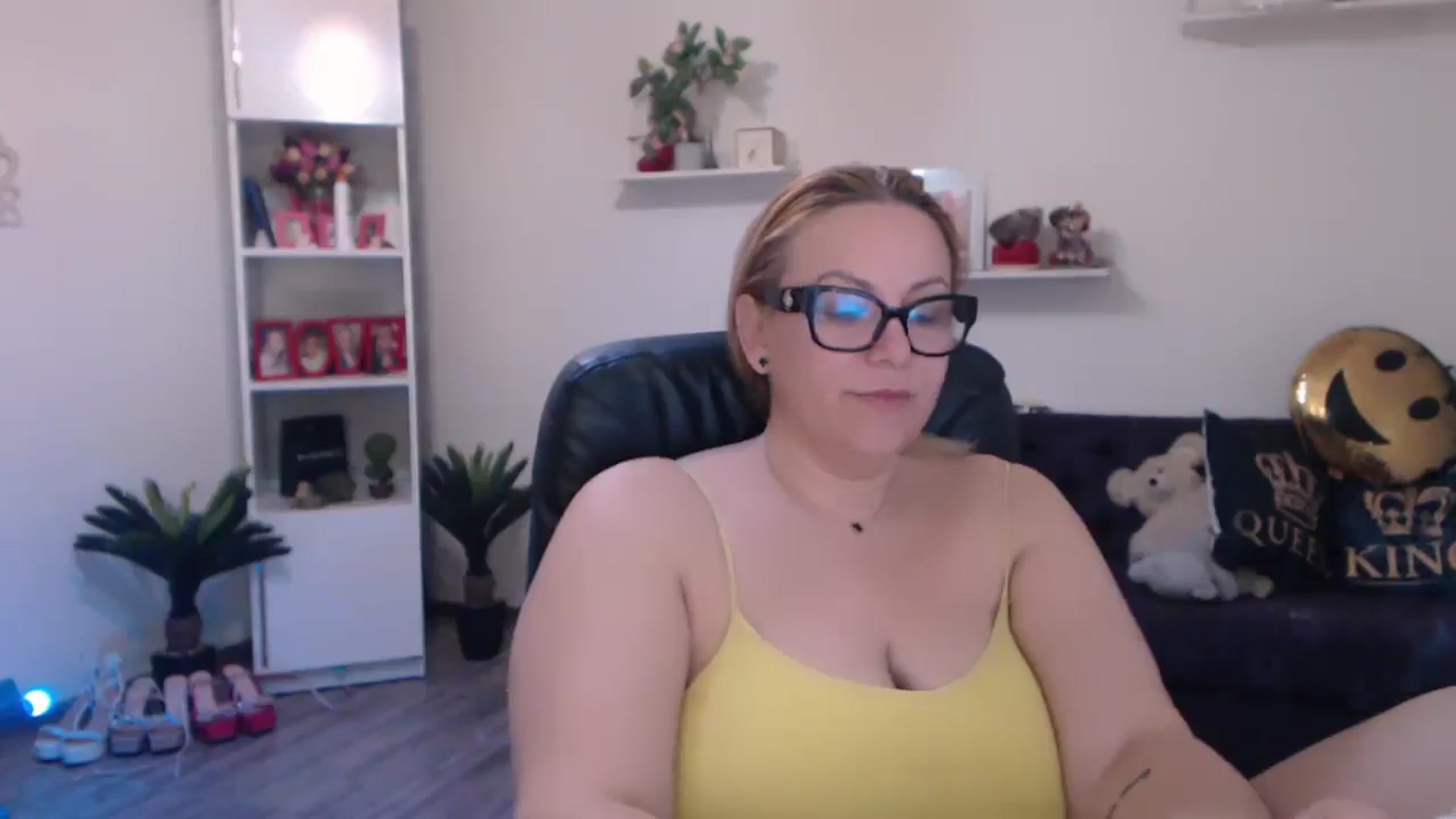 Gallery image thumbnail from A_baby_Boo's myfreecams stream on, 03/06/2025, 14:53 image 13 of 20
