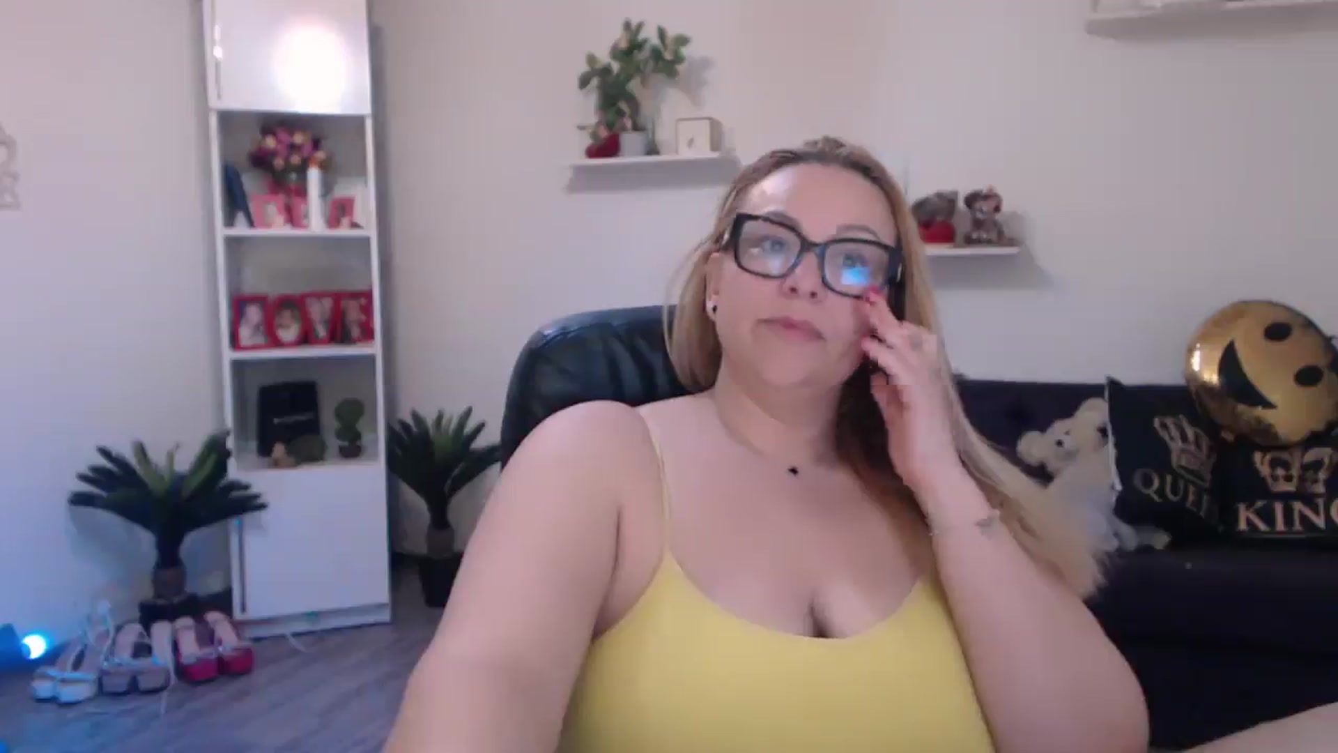 Gallery image thumbnail from A_baby_Boo's myfreecams stream on, 03/06/2025, 14:53 image 8 of 20