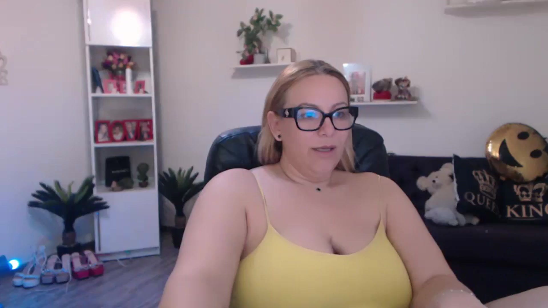 Gallery image thumbnail from A_baby_Boo's myfreecams stream on, 03/06/2025, 14:53 image 19 of 20