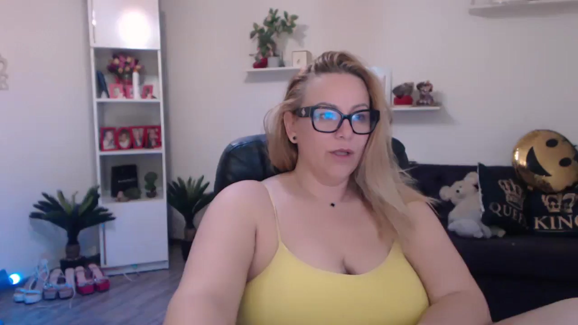 Gallery image thumbnail from A_baby_Boo's myfreecams stream on, 03/06/2025, 14:53 image 1 of 20
