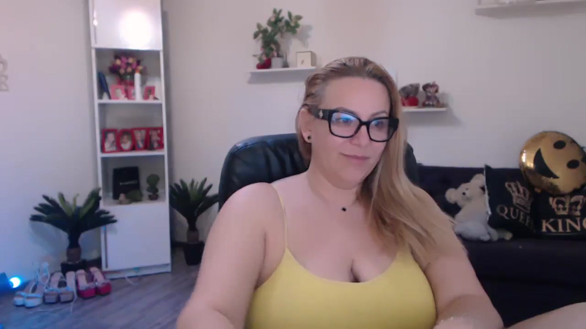 Gallery image thumbnail from A_baby_Boo's myfreecams stream on, 03/06/2025, 14:53 image 5 of 20