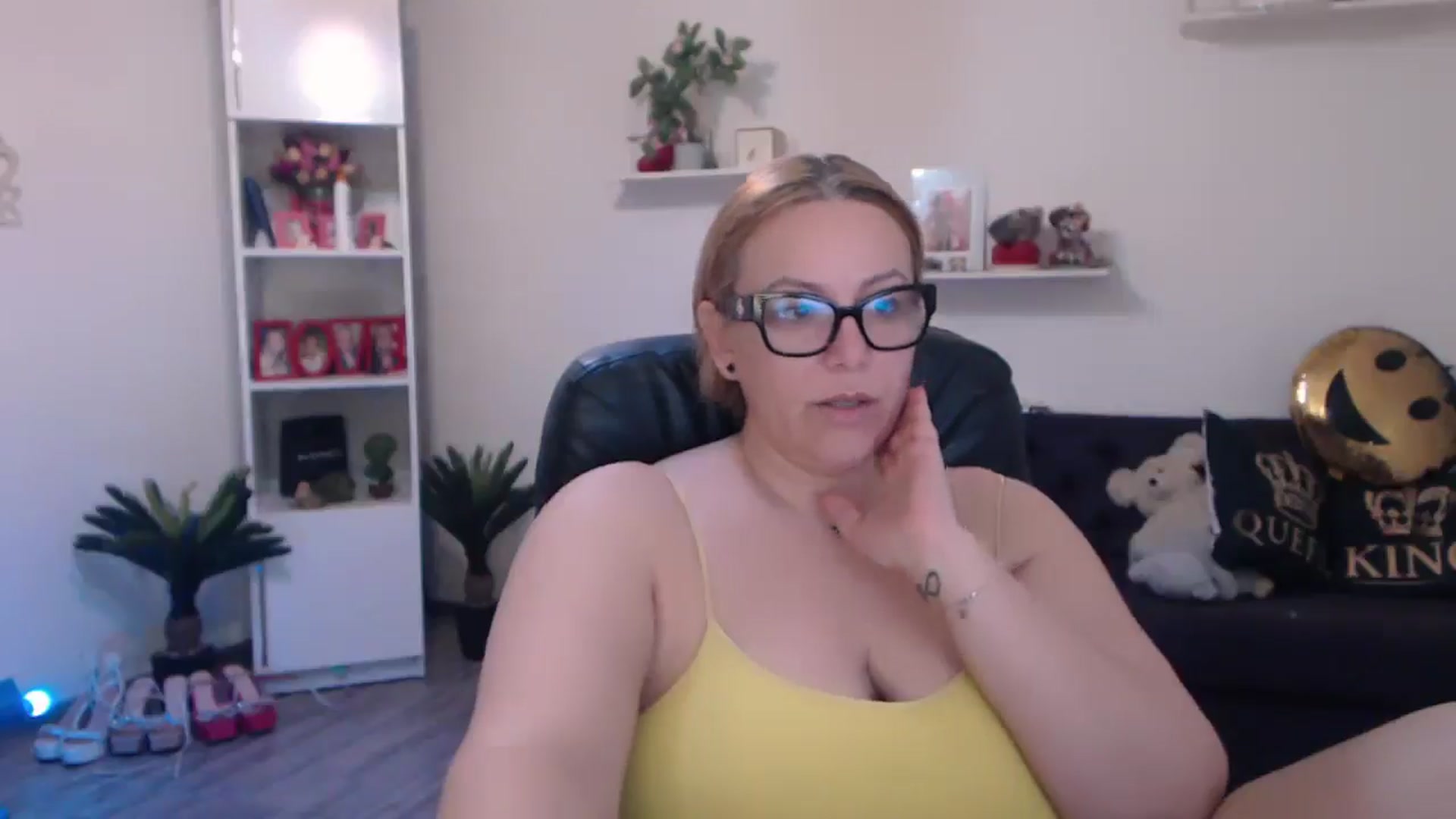 Gallery image thumbnail from A_baby_Boo's myfreecams stream on, 03/06/2025, 14:53 image 14 of 20