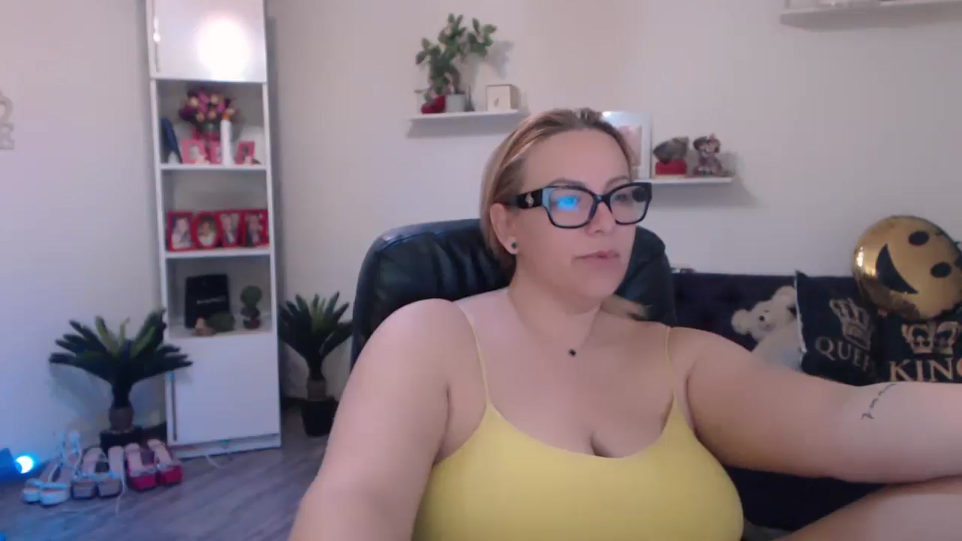 Gallery image thumbnail from A_baby_Boo's myfreecams stream on, 03/06/2025, 14:53 image 11 of 20