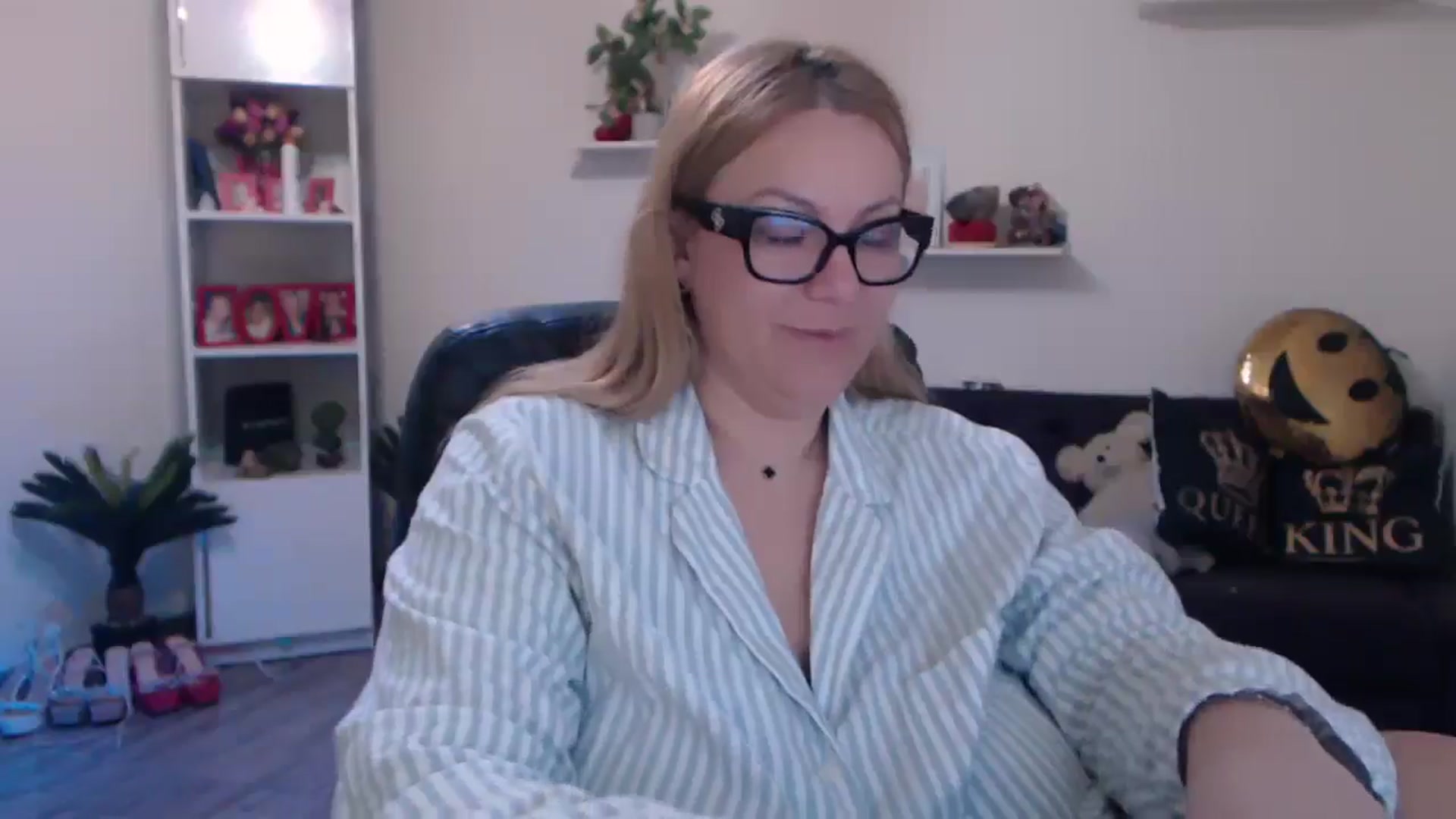 Gallery image thumbnail from A_baby_Boo's myfreecams stream on, 03/08/2025, 09:22 image 17 of 20