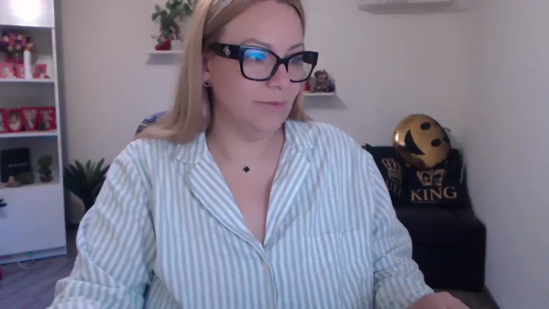 Gallery image thumbnail from A_baby_Boo's myfreecams stream on, 03/08/2025, 09:22 image 4 of 20