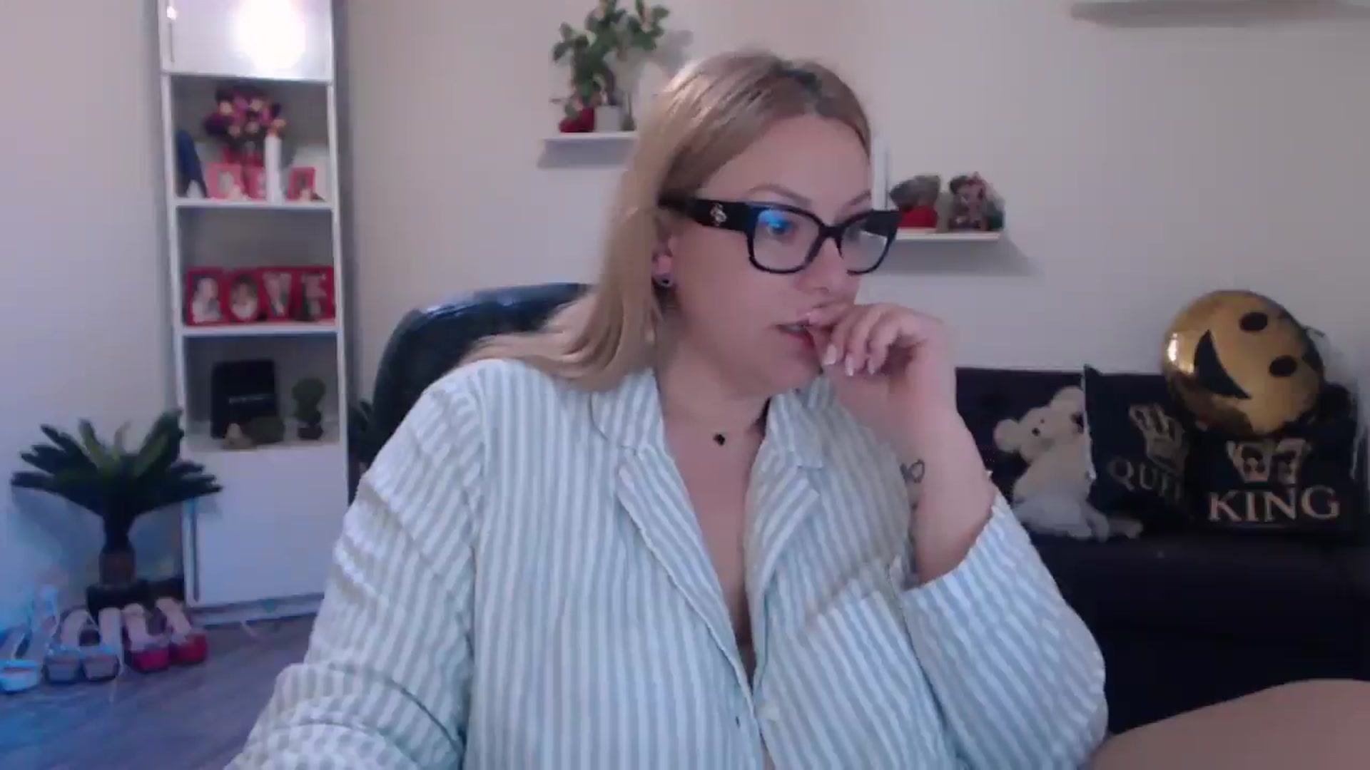 Gallery image thumbnail from A_baby_Boo's myfreecams stream on, 03/08/2025, 09:22 image 16 of 20