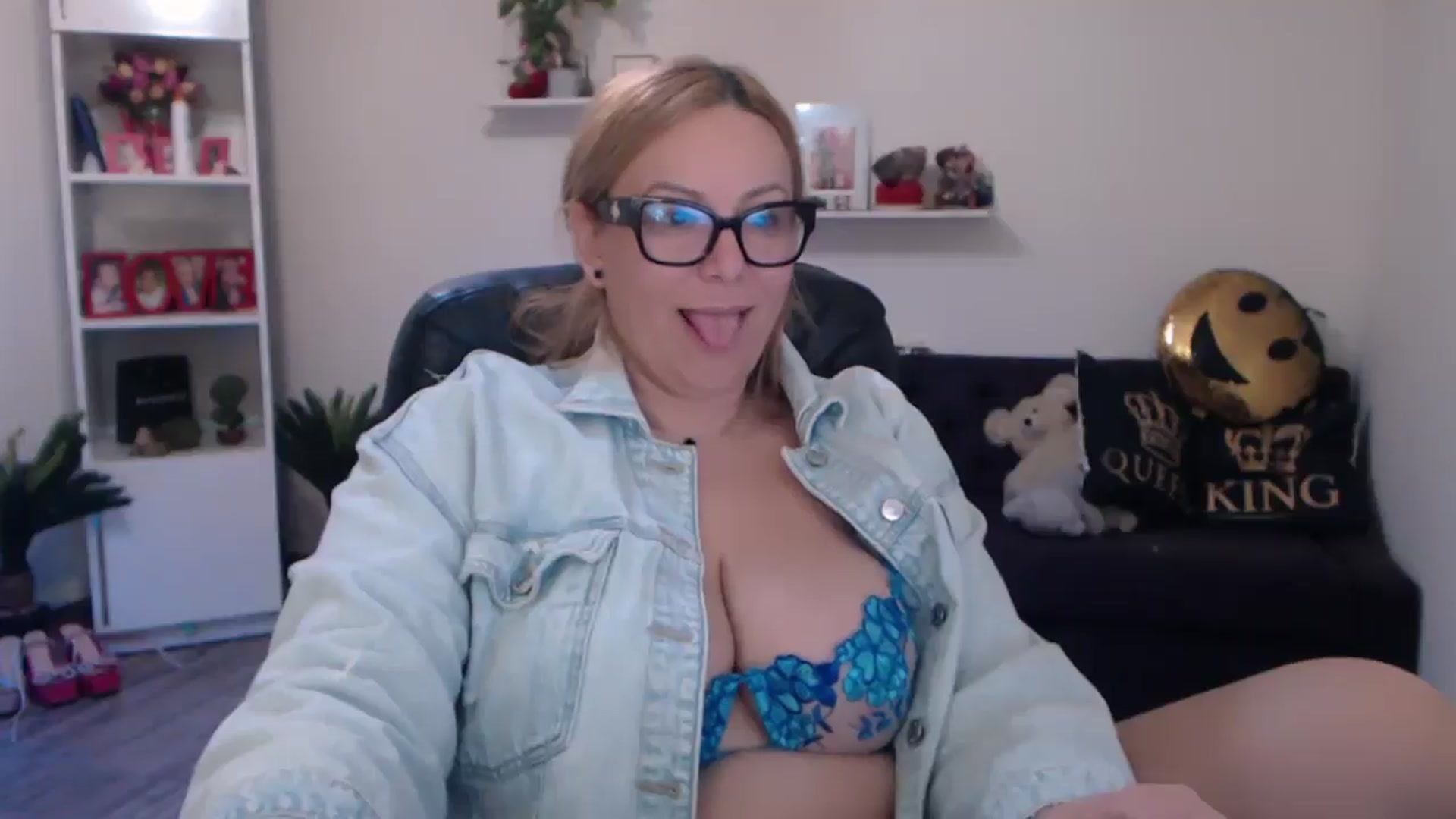 Gallery image thumbnail from A_baby_Boo's myfreecams stream on, 03/09/2025, 17:50 image 13 of 20