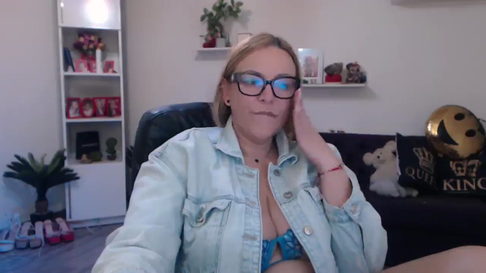 Gallery image thumbnail from A_baby_Boo's myfreecams stream on, 03/09/2025, 18:59 image 15 of 20