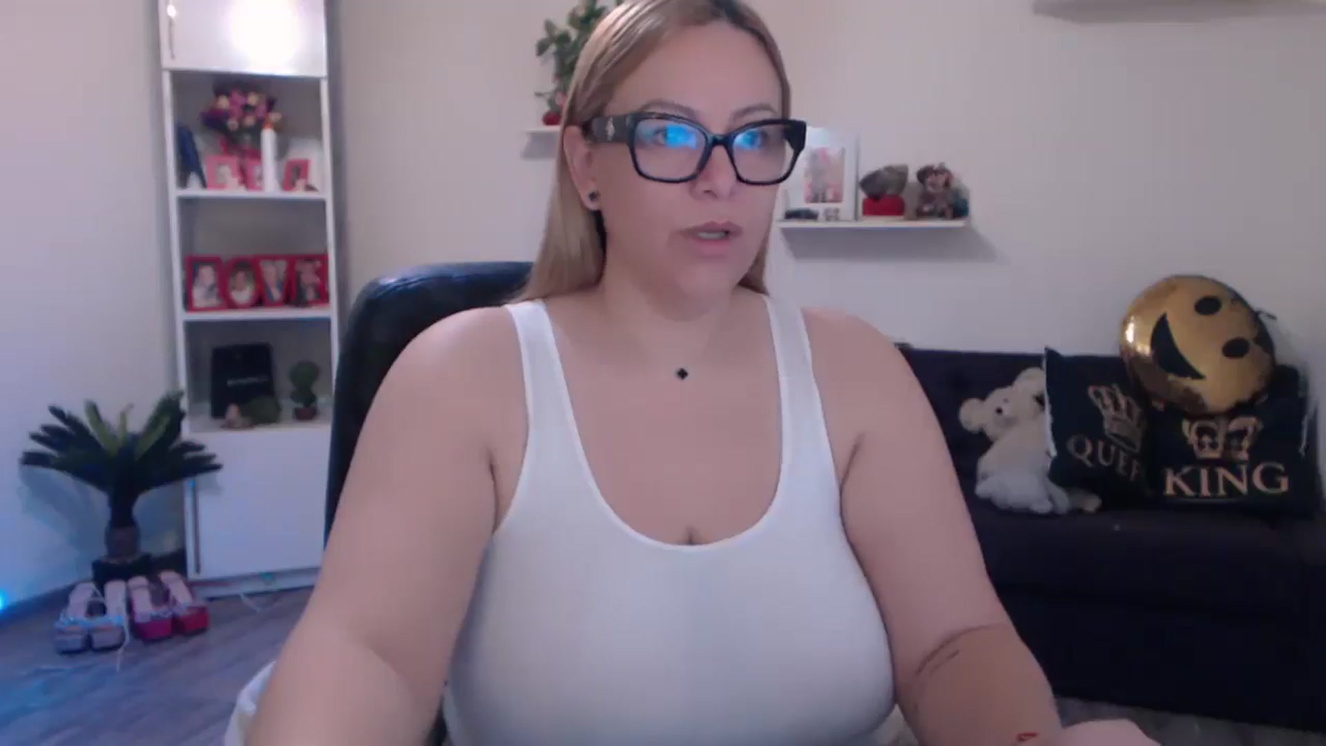 Gallery image thumbnail from A_baby_Boo's myfreecams stream on, 03/10/2025, 09:51 image 15 of 20