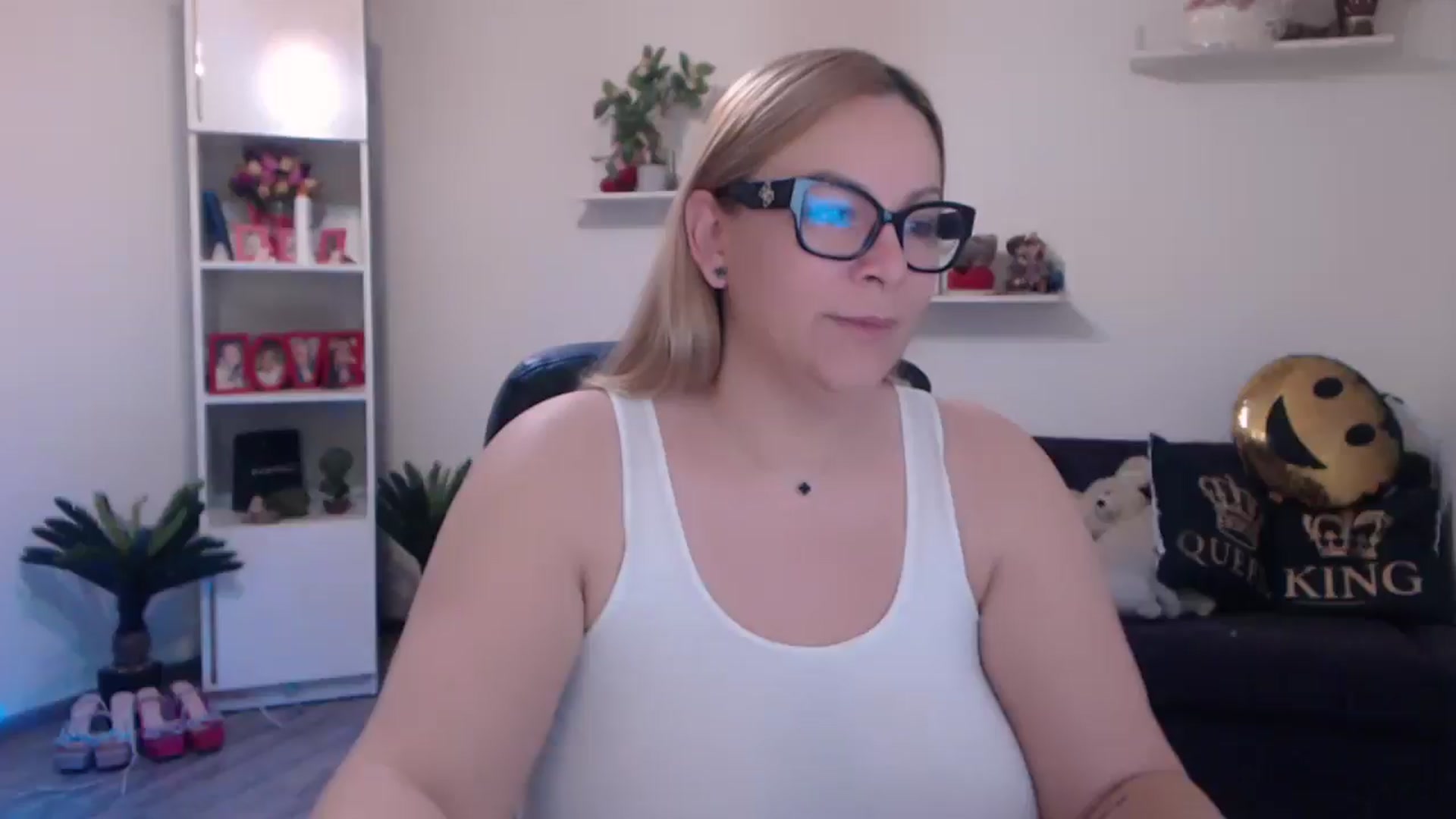 Gallery image thumbnail from A_baby_Boo's myfreecams stream on, 03/10/2025, 09:51 image 1 of 20