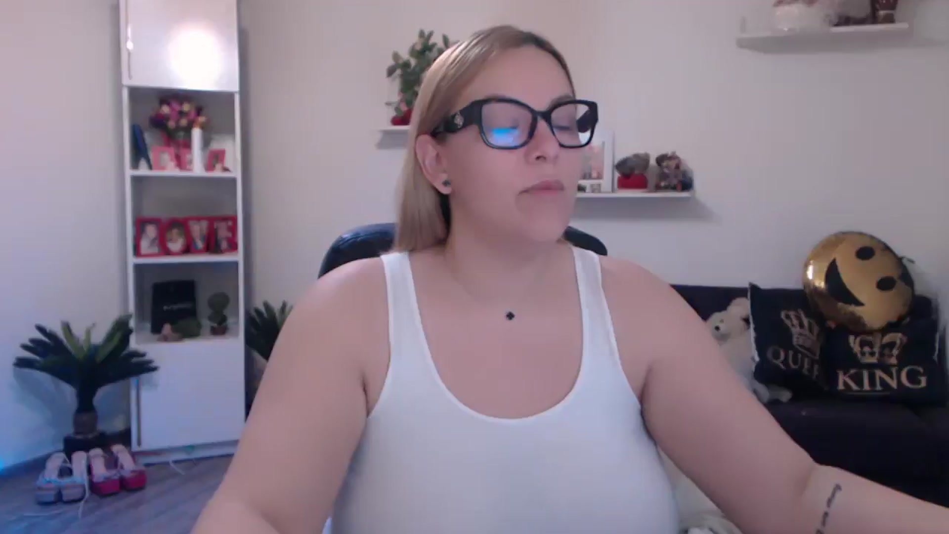 Gallery image thumbnail from A_baby_Boo's myfreecams stream on, 03/10/2025, 09:51 image 3 of 20