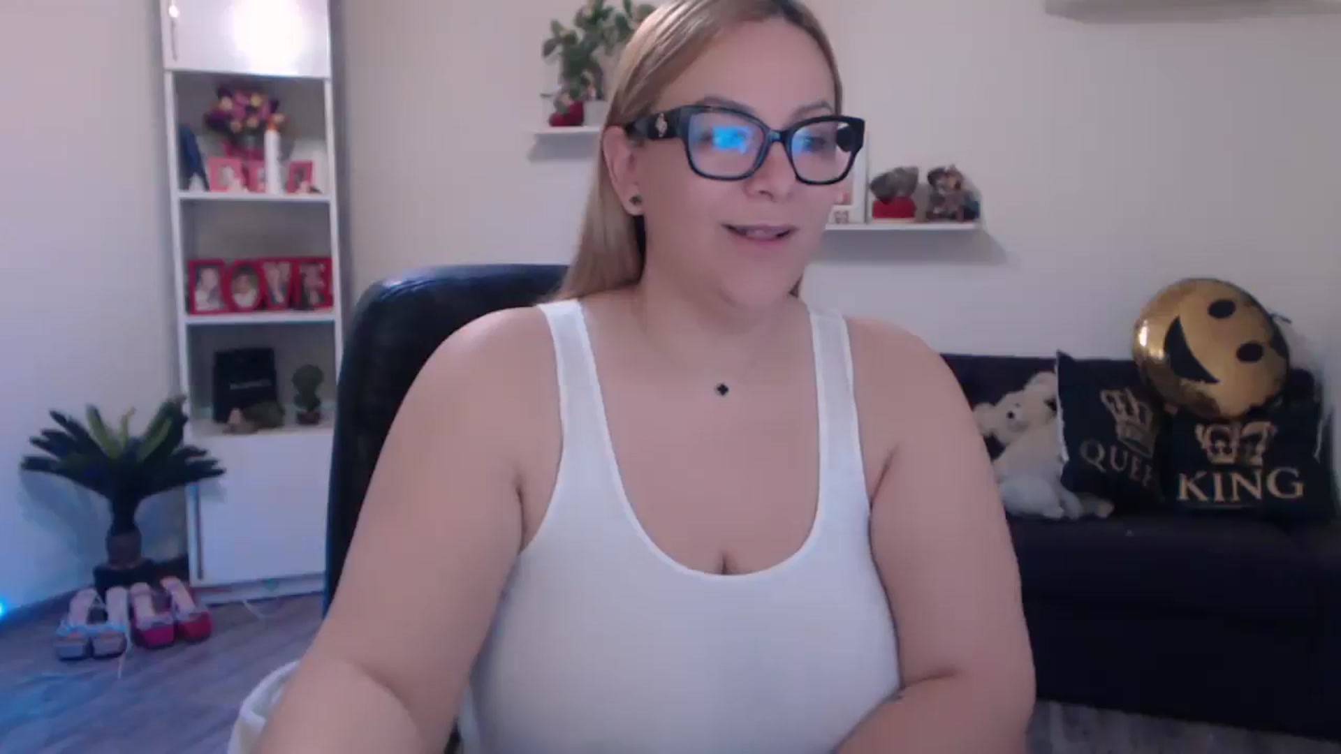 Gallery image thumbnail from A_baby_Boo's myfreecams stream on, 03/10/2025, 09:51 image 14 of 20