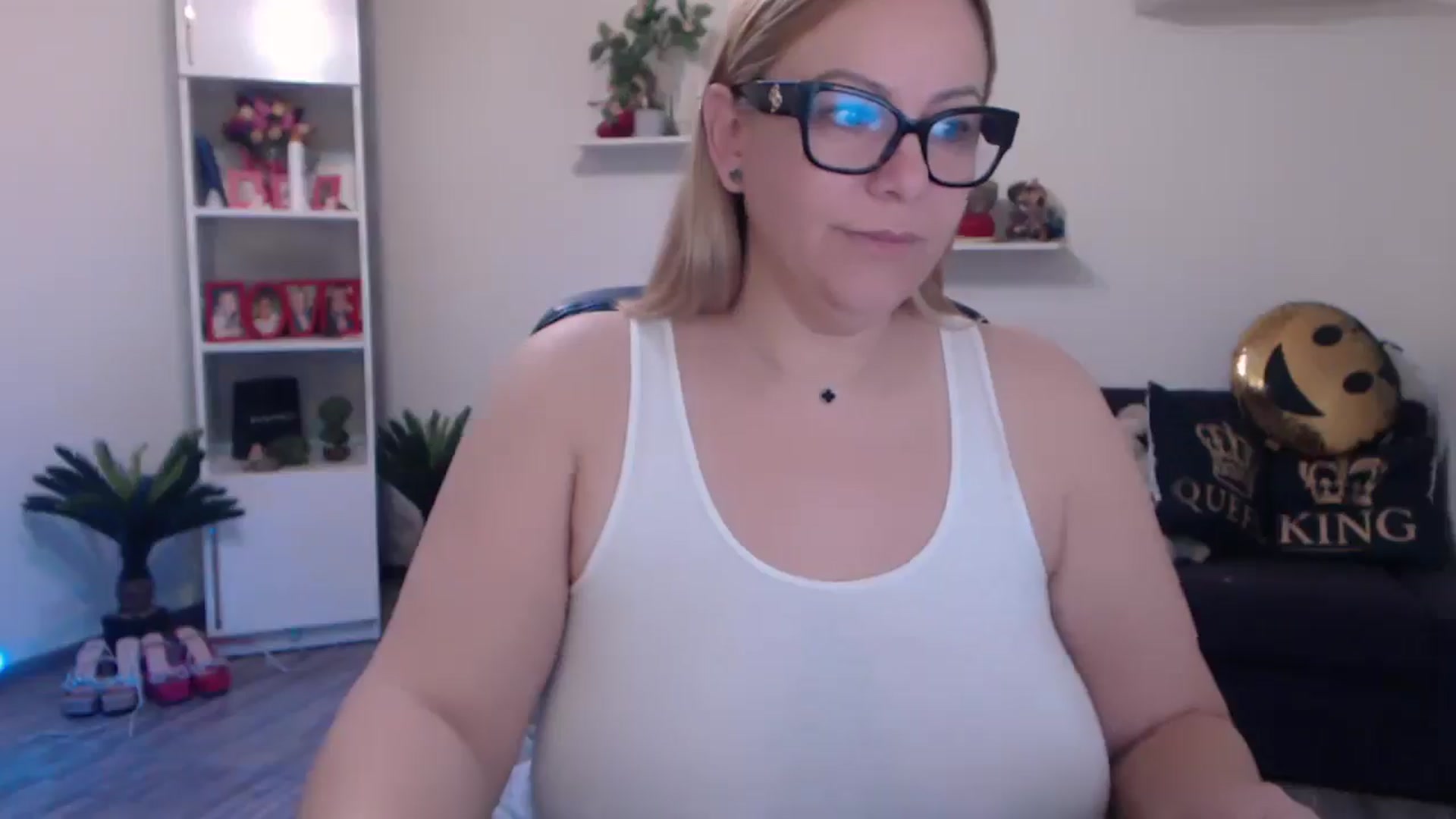 Gallery image thumbnail from A_baby_Boo's myfreecams stream on, 03/10/2025, 09:51 image 10 of 20
