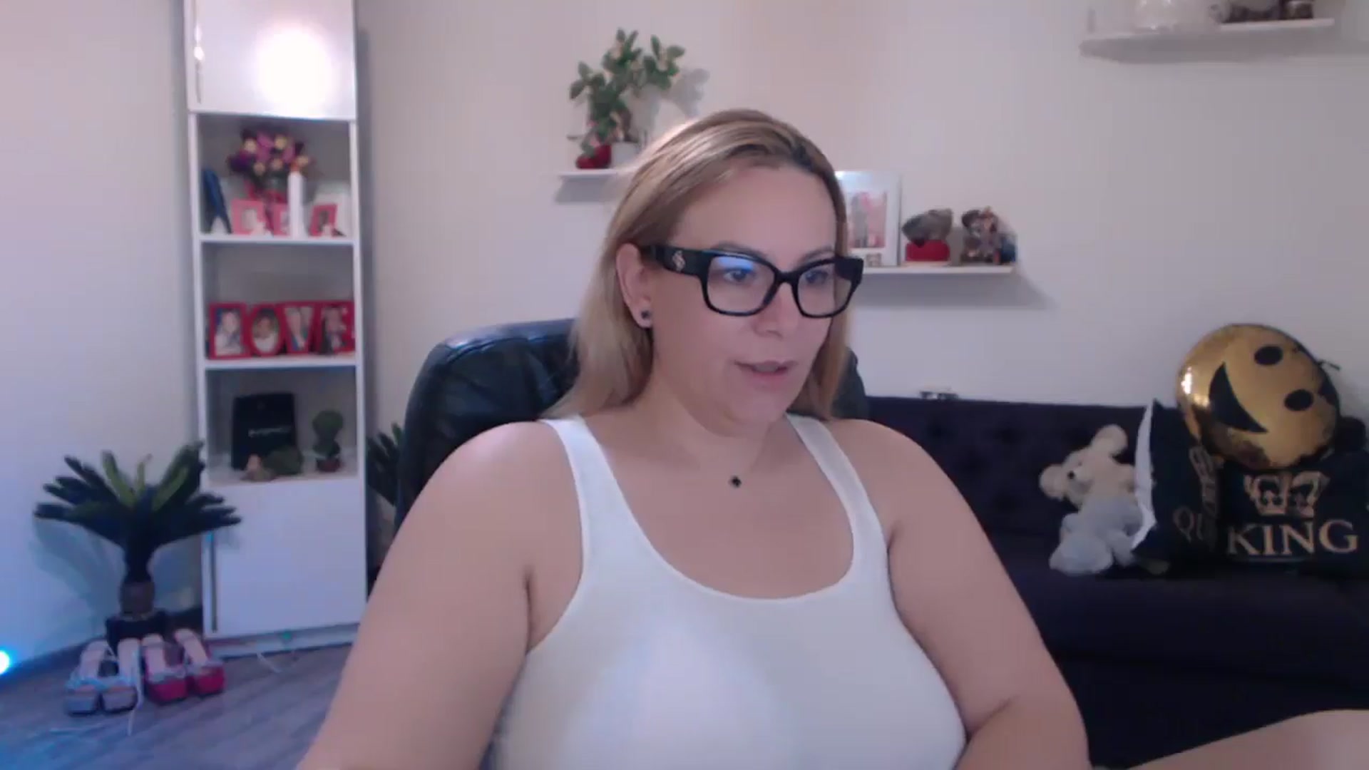 Gallery image thumbnail from A_baby_Boo's myfreecams stream on, 03/10/2025, 10:41 image 3 of 20