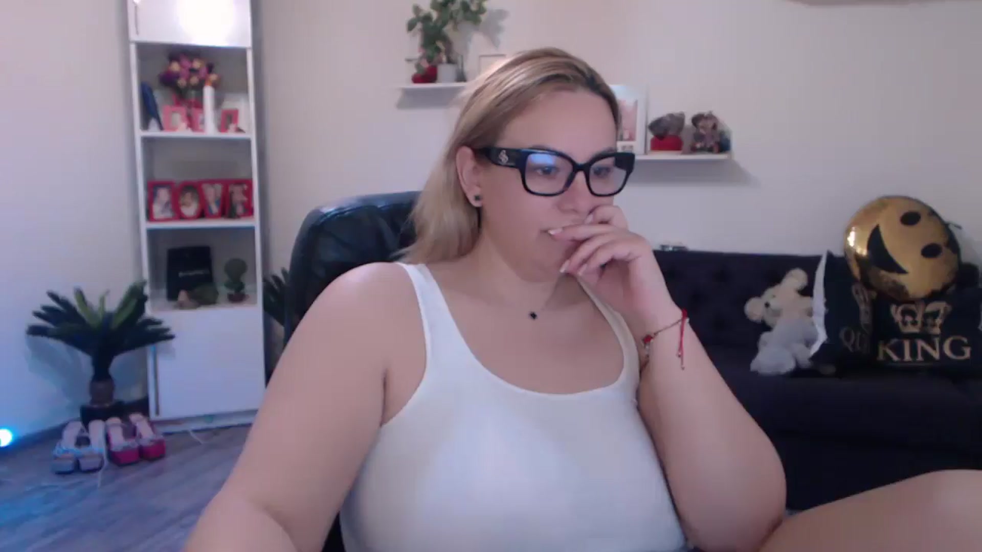 Gallery image thumbnail from A_baby_Boo's myfreecams stream on, 03/10/2025, 10:41 image 8 of 20