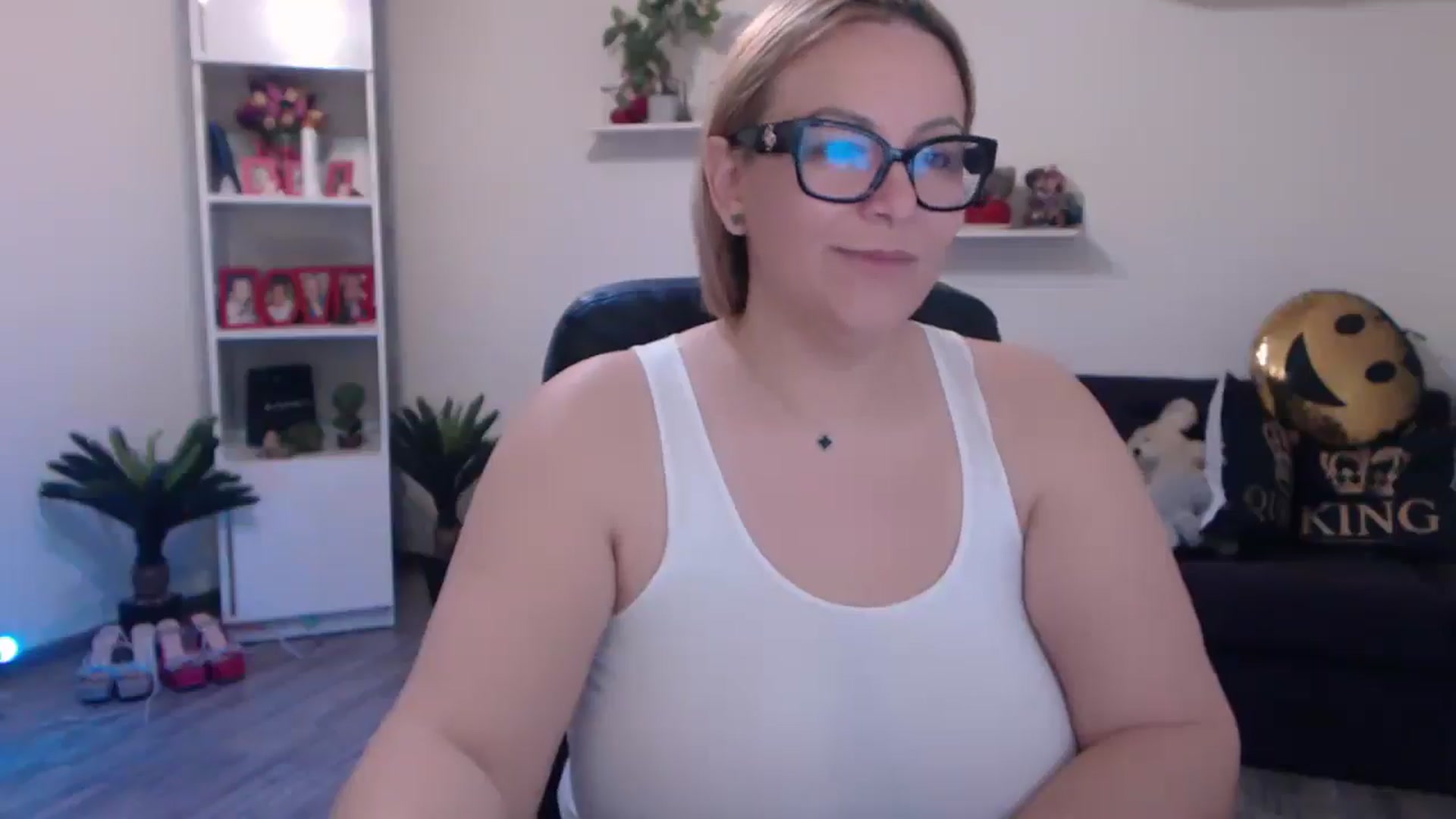 Gallery image thumbnail from A_baby_Boo's myfreecams stream on, 03/10/2025, 10:41 image 14 of 20