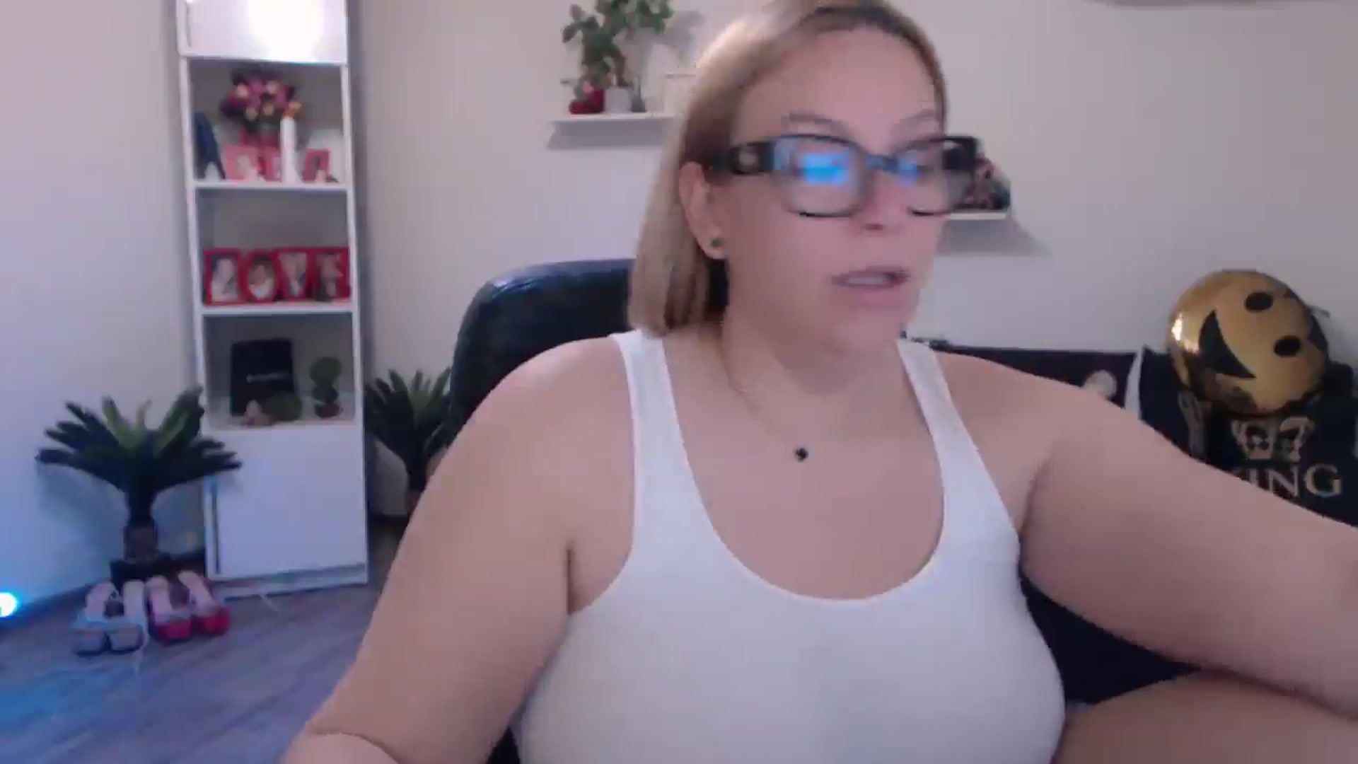 Gallery image thumbnail from A_baby_Boo's myfreecams stream on, 03/10/2025, 10:41 image 16 of 20