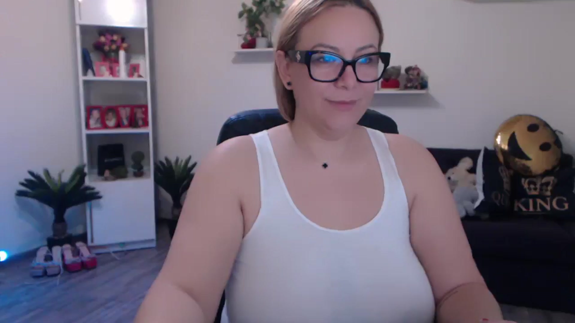 Gallery image thumbnail from A_baby_Boo's myfreecams stream on, 03/10/2025, 10:41 image 13 of 20