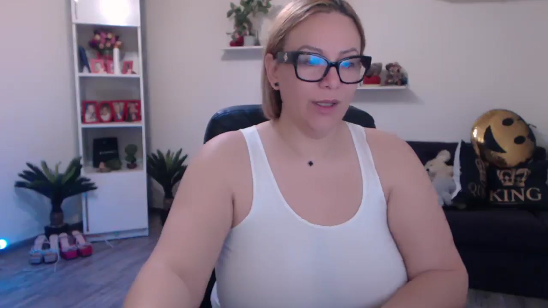 Gallery image thumbnail from A_baby_Boo's myfreecams stream on, 03/10/2025, 10:41 image 15 of 20