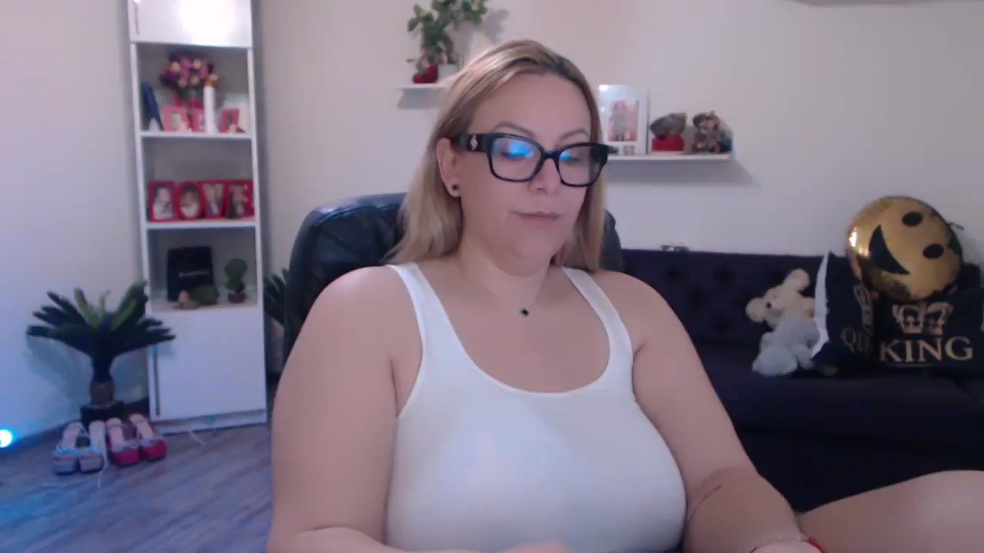 Gallery image thumbnail from A_baby_Boo's myfreecams stream on, 03/10/2025, 10:41 image 7 of 20