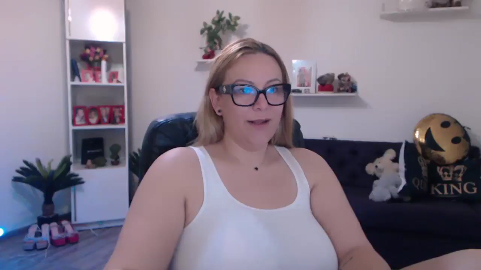 Gallery image thumbnail from A_baby_Boo's myfreecams stream on, 03/10/2025, 10:41 image 5 of 20