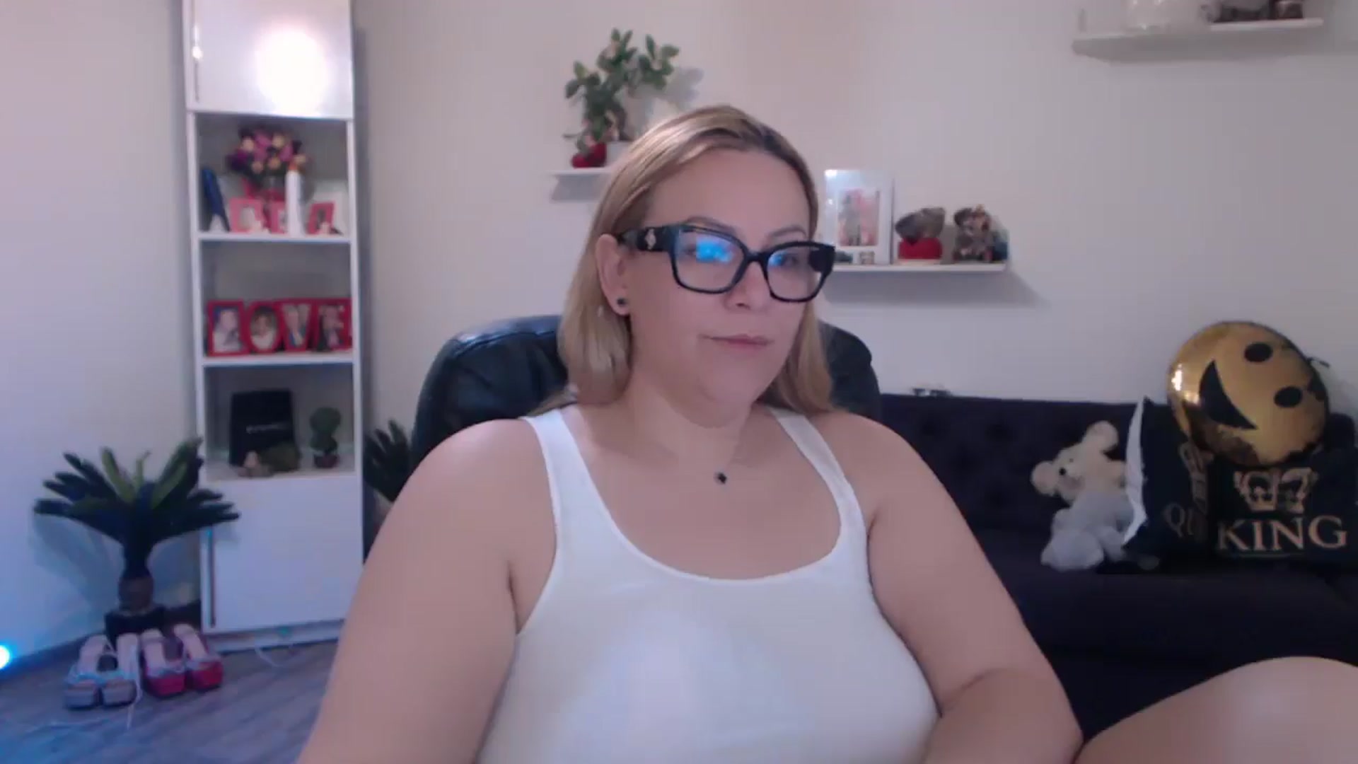 Gallery image thumbnail from A_baby_Boo's myfreecams stream on, 03/10/2025, 10:41 image 2 of 20