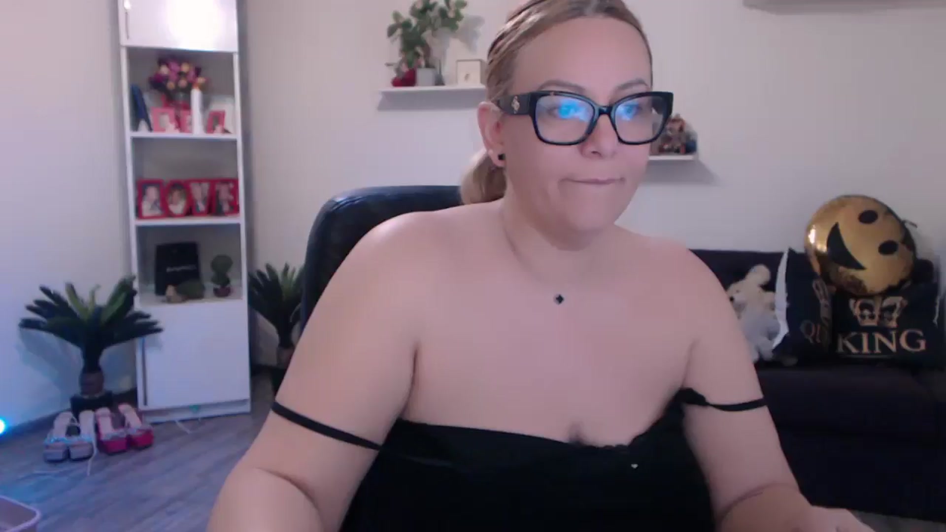 Gallery image thumbnail from A_baby_Boo's myfreecams stream on, 03/12/2025, 09:10 image 1 of 20