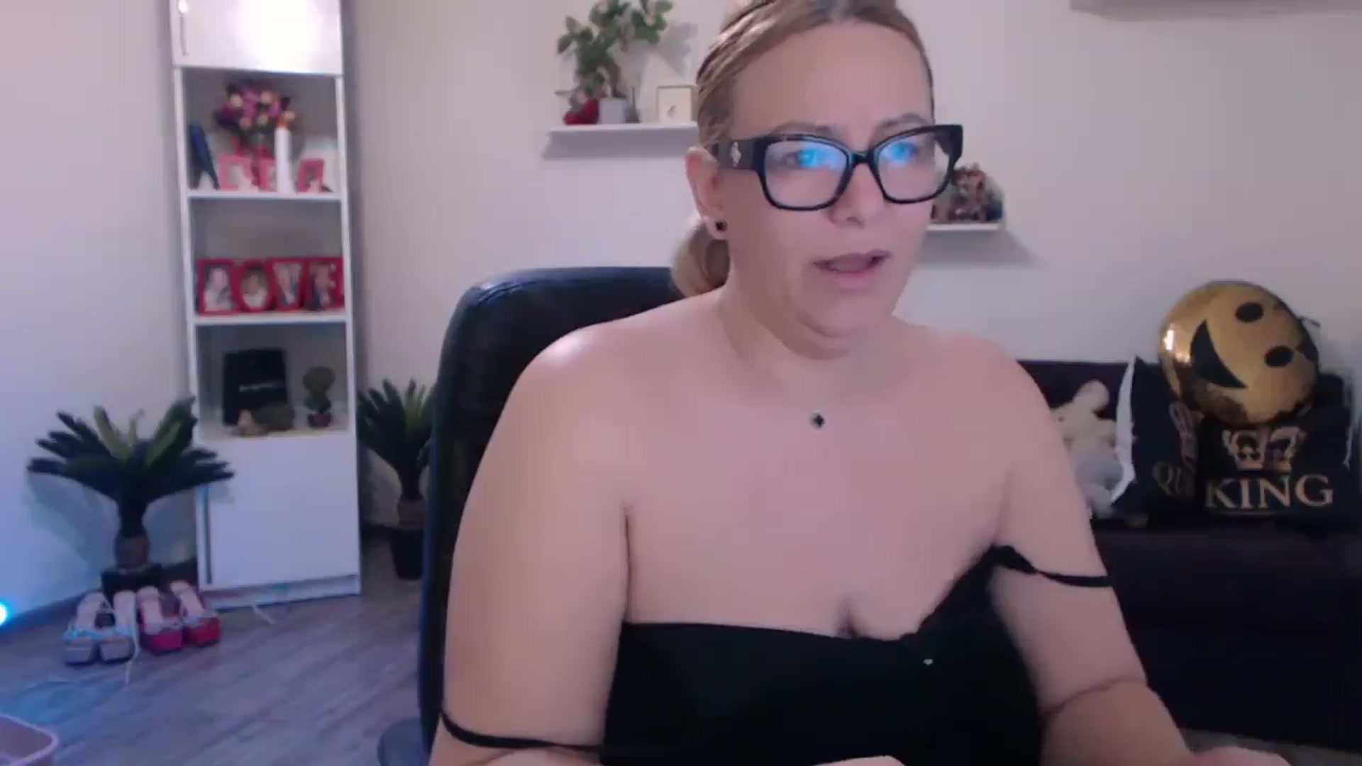 Gallery image thumbnail from A_baby_Boo's myfreecams stream on, 03/12/2025, 09:10 image 2 of 20