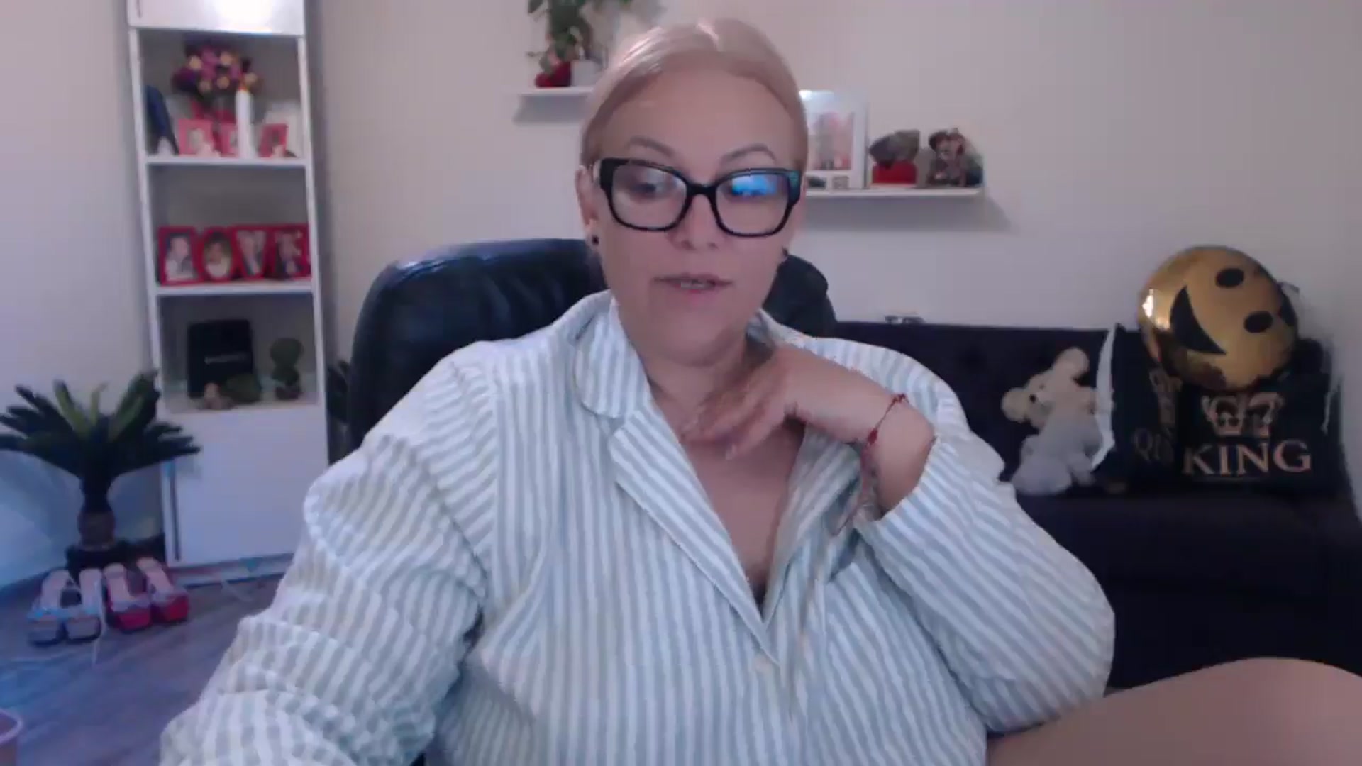Gallery image thumbnail from A_baby_Boo's myfreecams stream on, 03/13/2025, 13:40 image 11 of 20