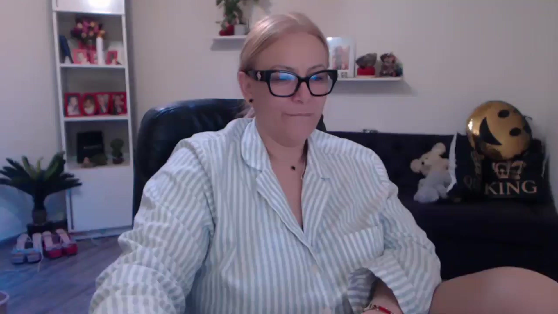 Gallery image thumbnail from A_baby_Boo's myfreecams stream on, 03/13/2025, 13:40 image 18 of 20
