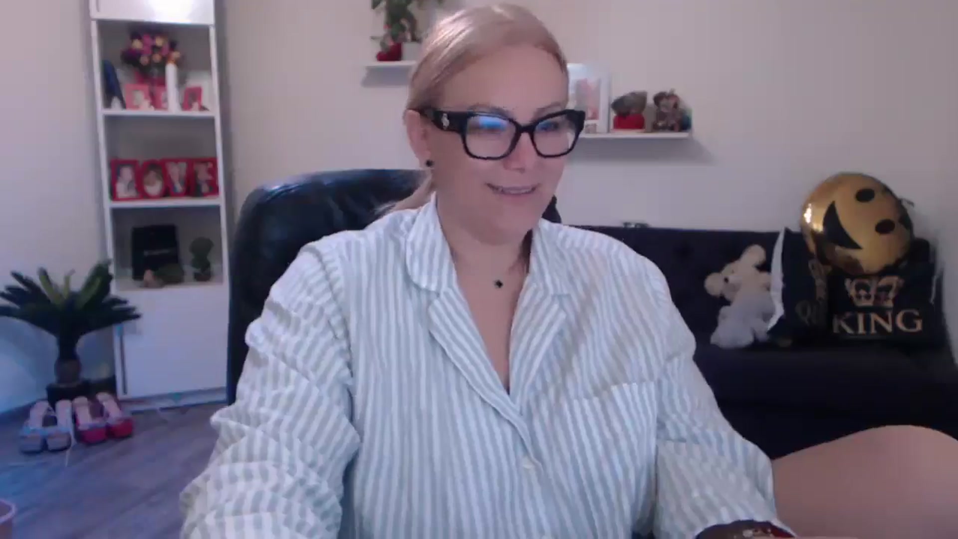 Gallery image thumbnail from A_baby_Boo's myfreecams stream on, 03/13/2025, 13:40 image 14 of 20