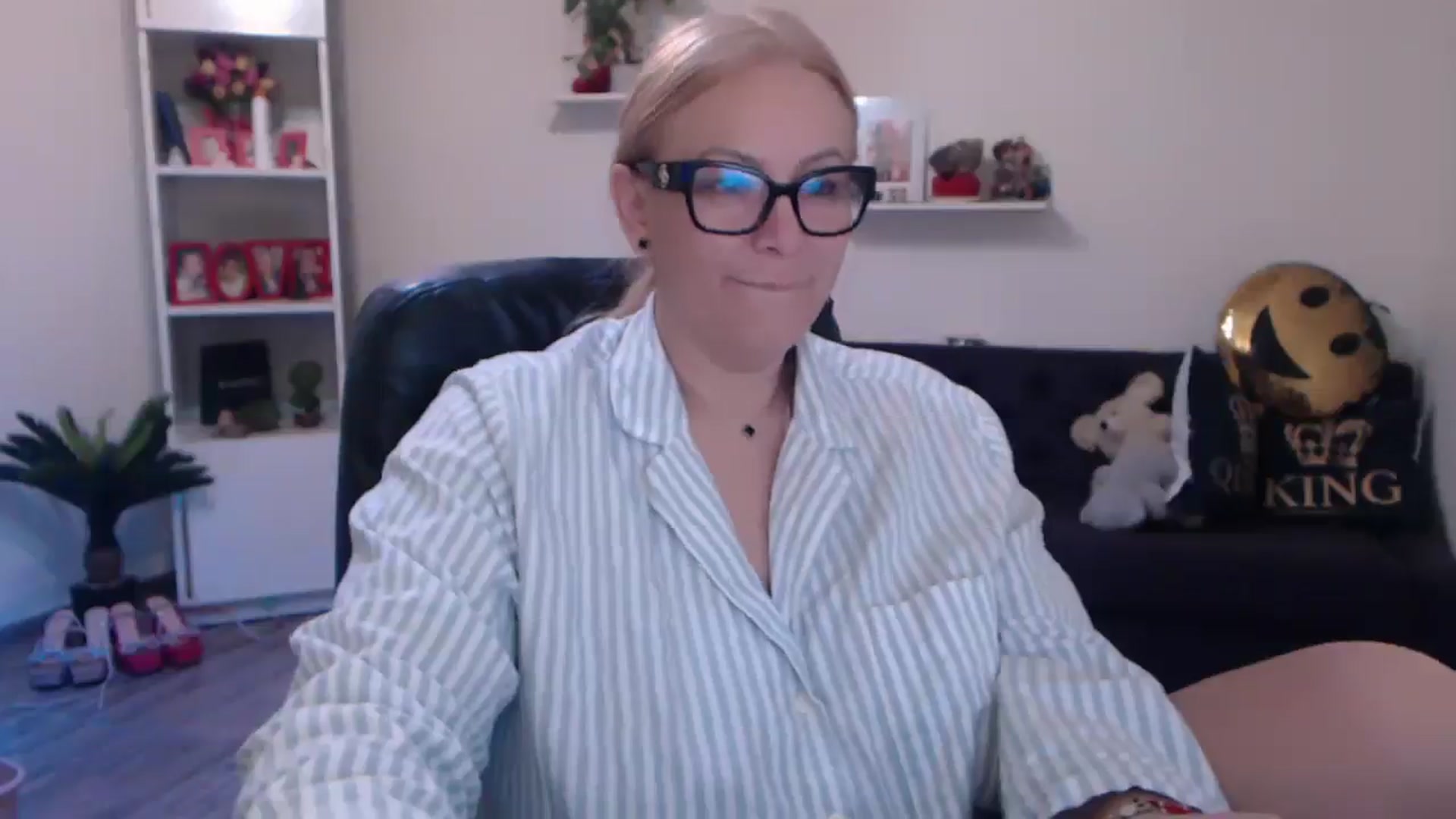 Gallery image thumbnail from A_baby_Boo's myfreecams stream on, 03/13/2025, 13:40 image 15 of 20