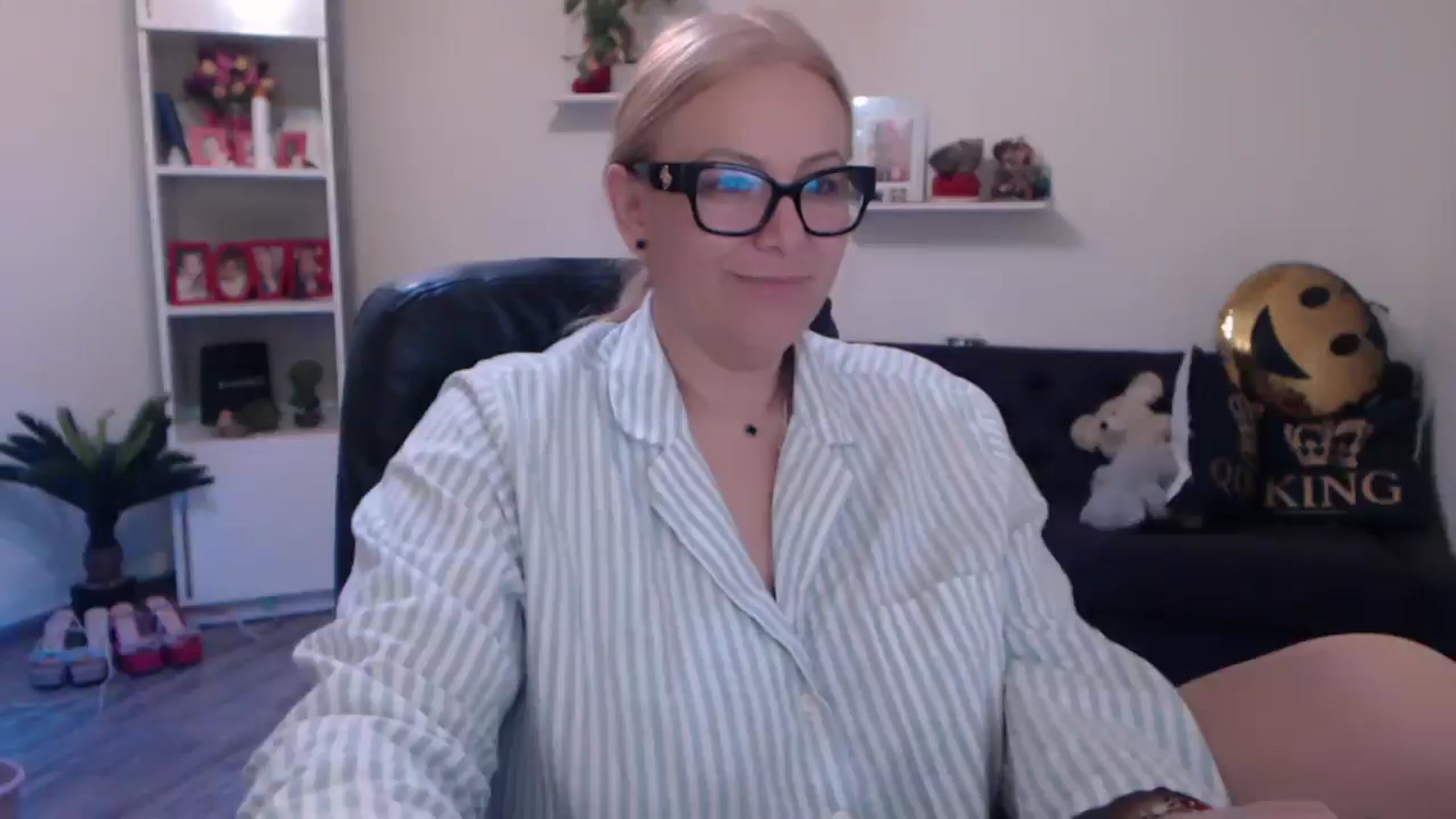 Gallery image thumbnail from A_baby_Boo's myfreecams stream on, 03/13/2025, 13:40 image 16 of 20
