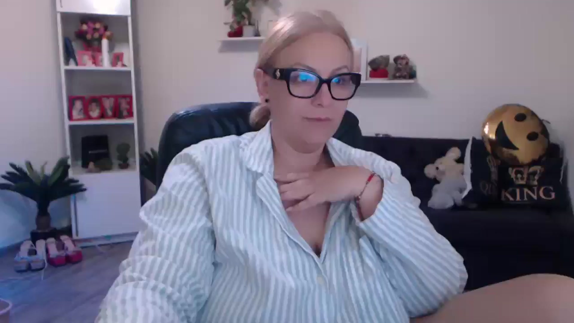 Gallery image thumbnail from A_baby_Boo's myfreecams stream on, 03/13/2025, 13:40 image 1 of 20