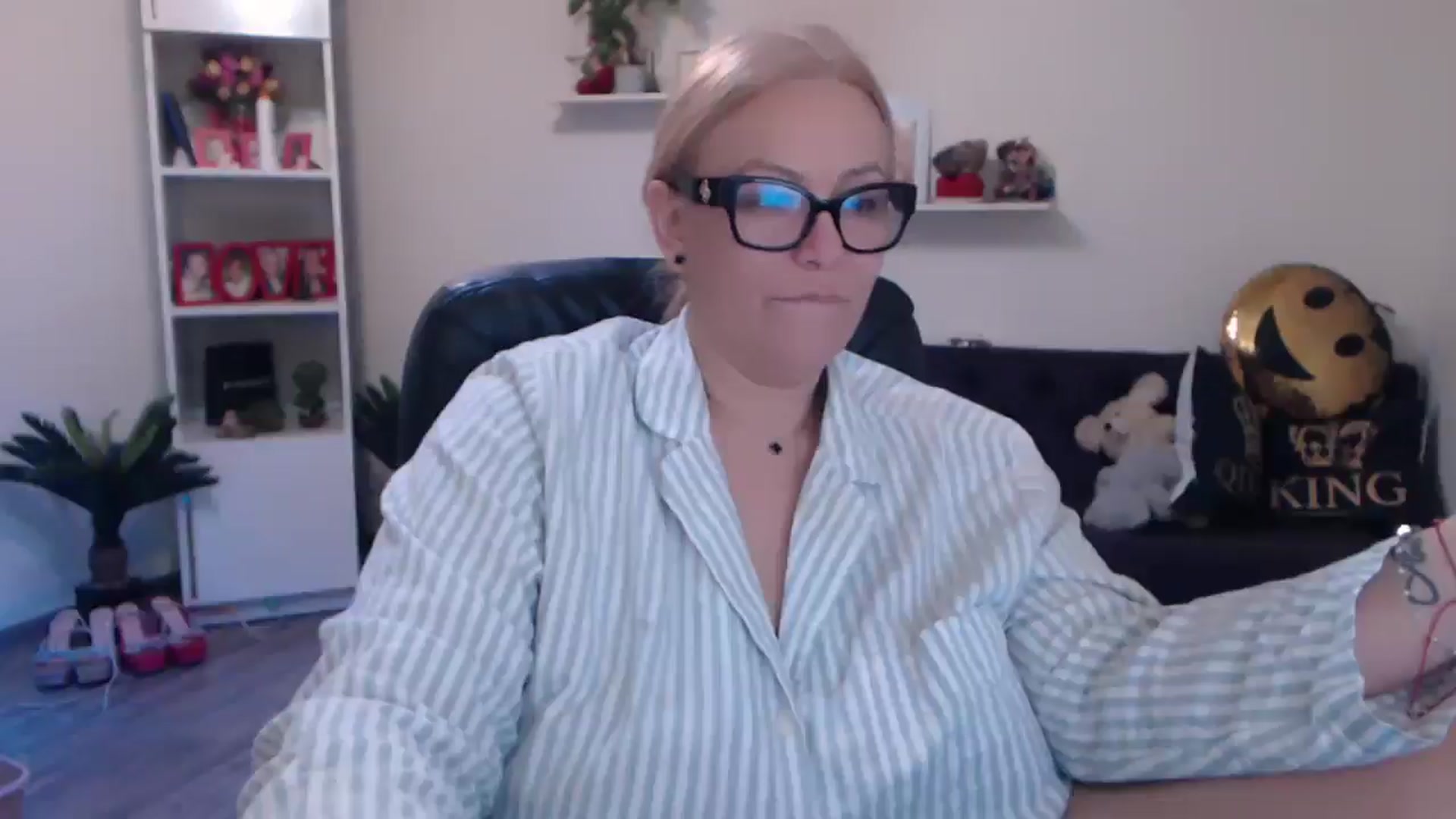 Gallery image thumbnail from A_baby_Boo's myfreecams stream on, 03/13/2025, 13:40 image 3 of 20