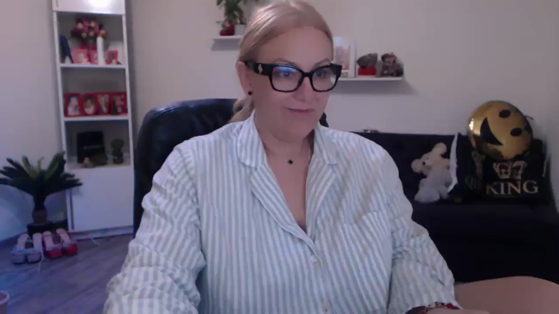 Gallery image thumbnail from A_baby_Boo's myfreecams stream on, 03/13/2025, 13:40 image 13 of 20