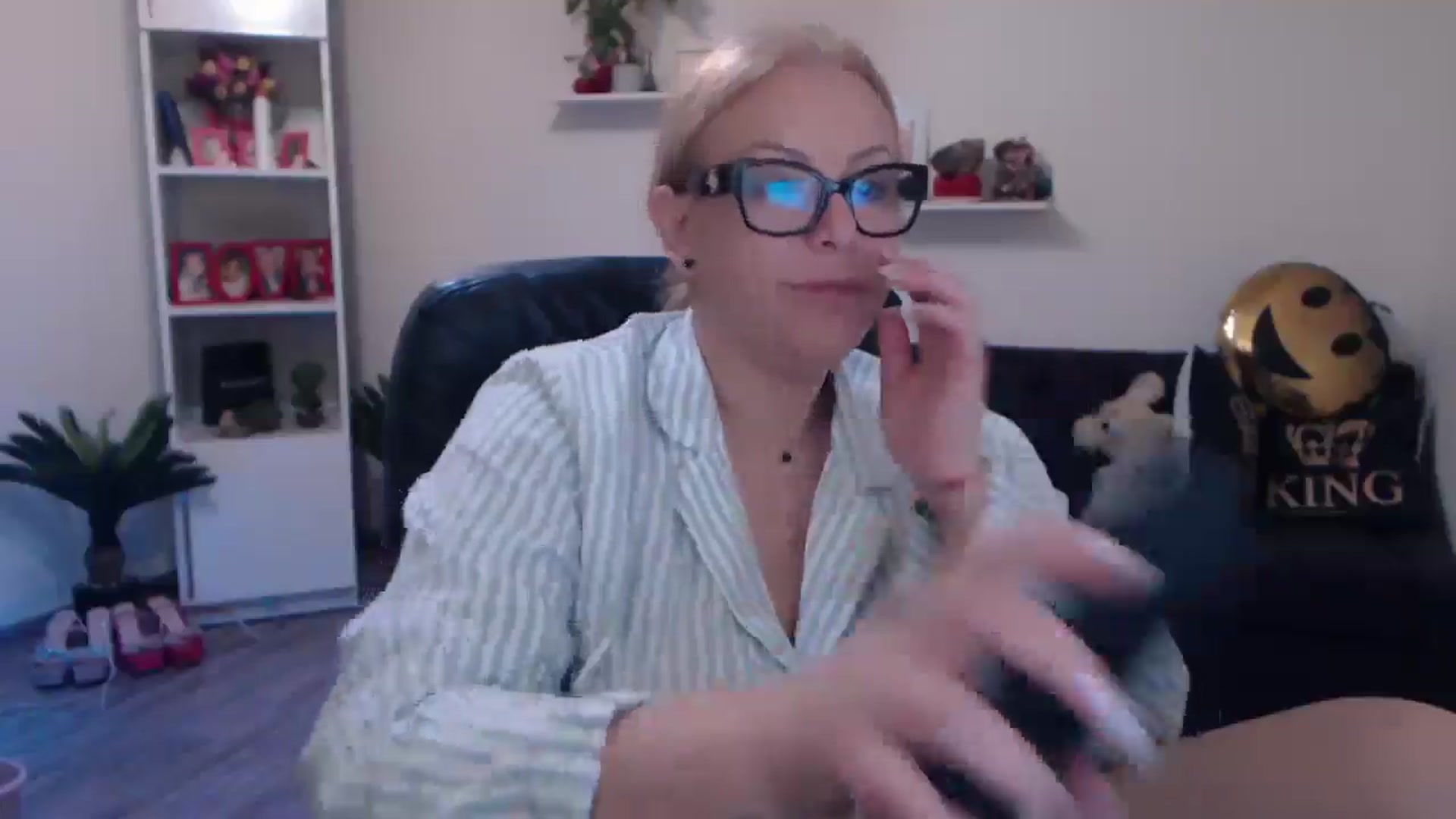 Gallery image thumbnail from A_baby_Boo's myfreecams stream on, 03/13/2025, 13:40 image 6 of 20