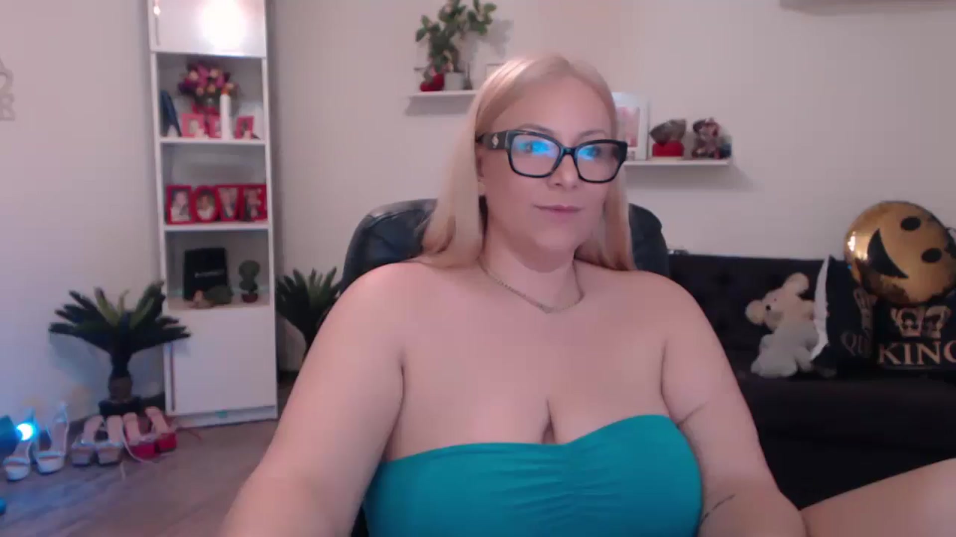 Gallery image thumbnail from A_baby_Boo's myfreecams stream on, 03/15/2025, 13:39 image 14 of 20