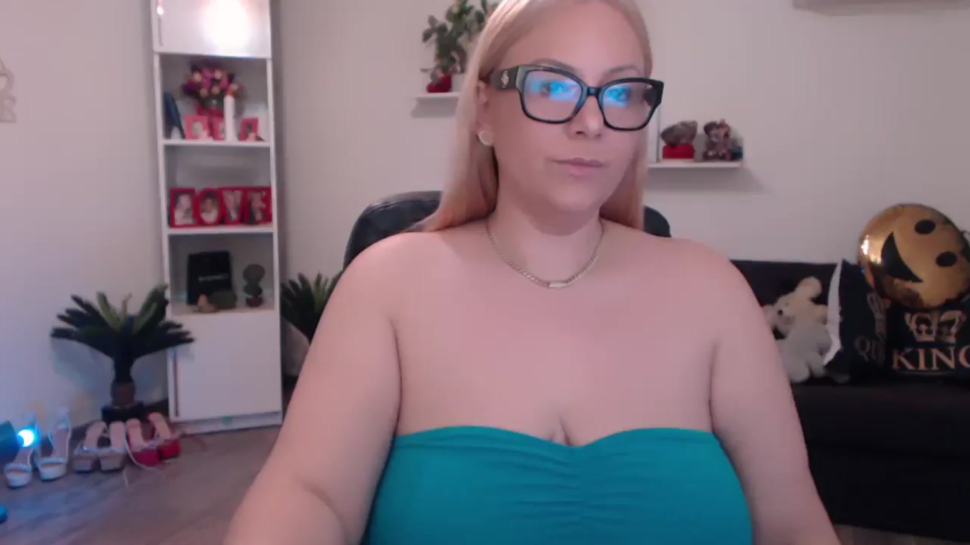 Gallery image thumbnail from A_baby_Boo's myfreecams stream on, 03/15/2025, 13:39 image 1 of 20