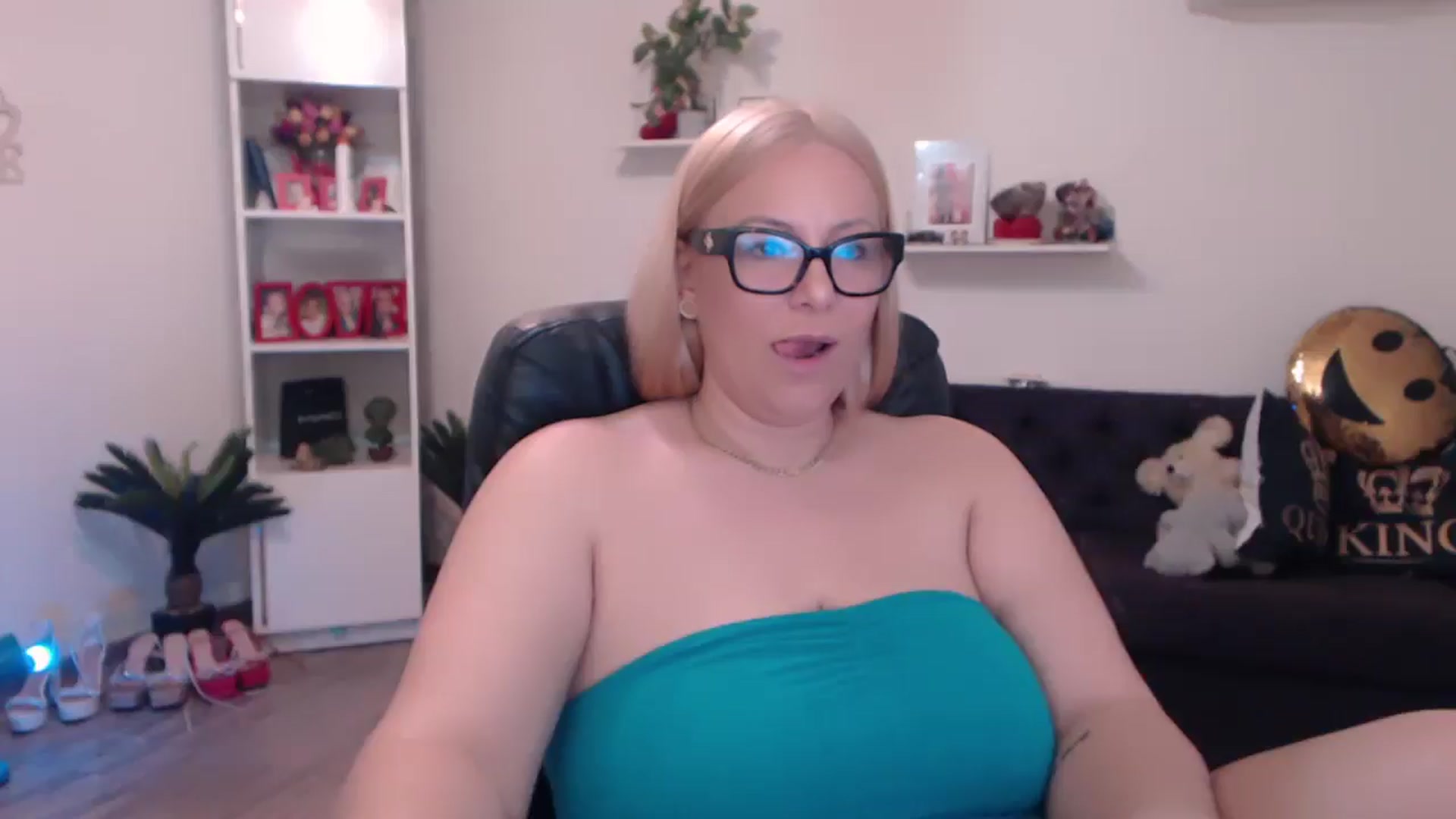 Gallery image thumbnail from A_baby_Boo's myfreecams stream on, 03/15/2025, 13:39 image 5 of 20