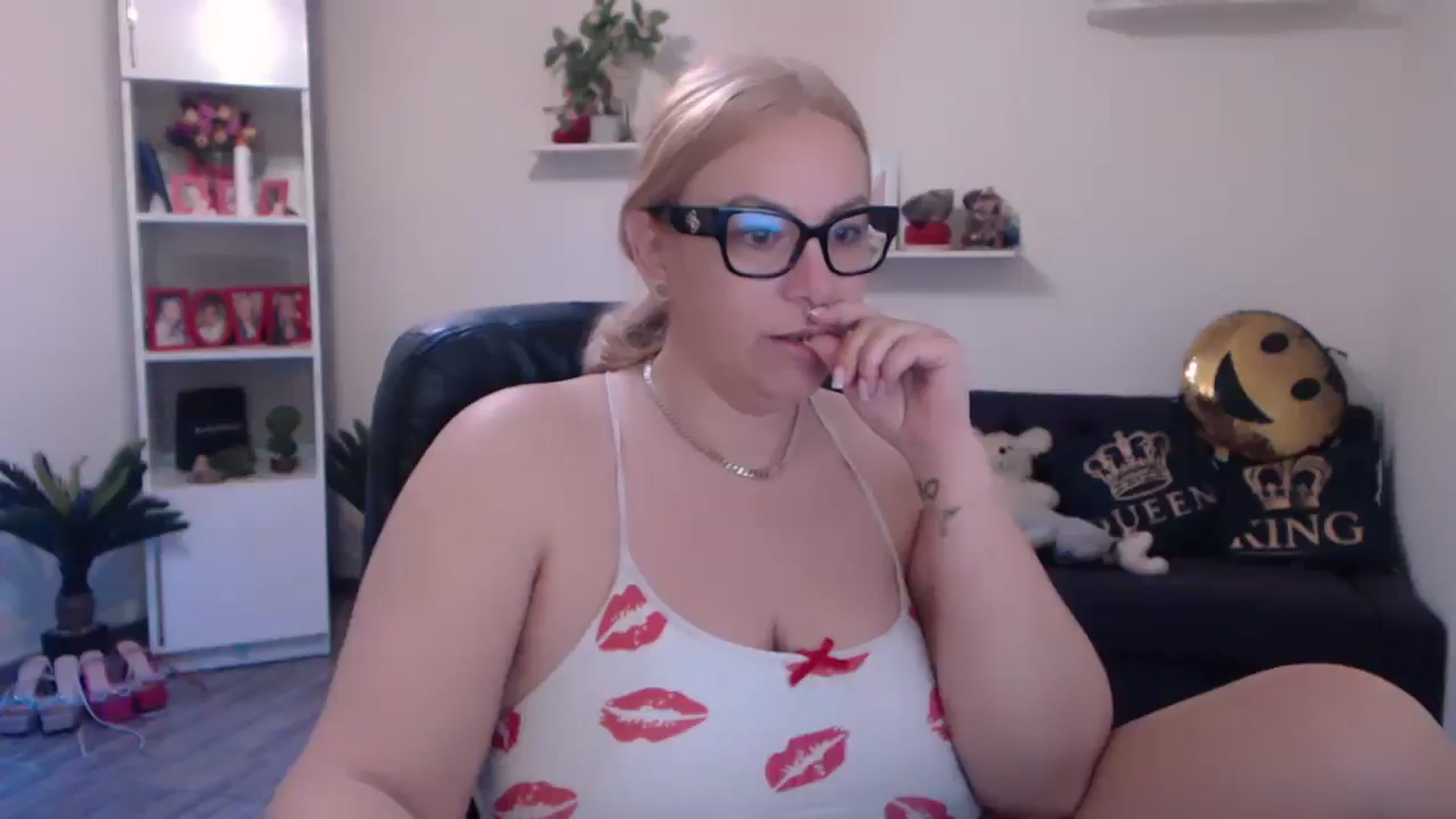 Gallery image thumbnail from A_baby_Boo's myfreecams stream on, 03/16/2025, 09:51 image 15 of 20